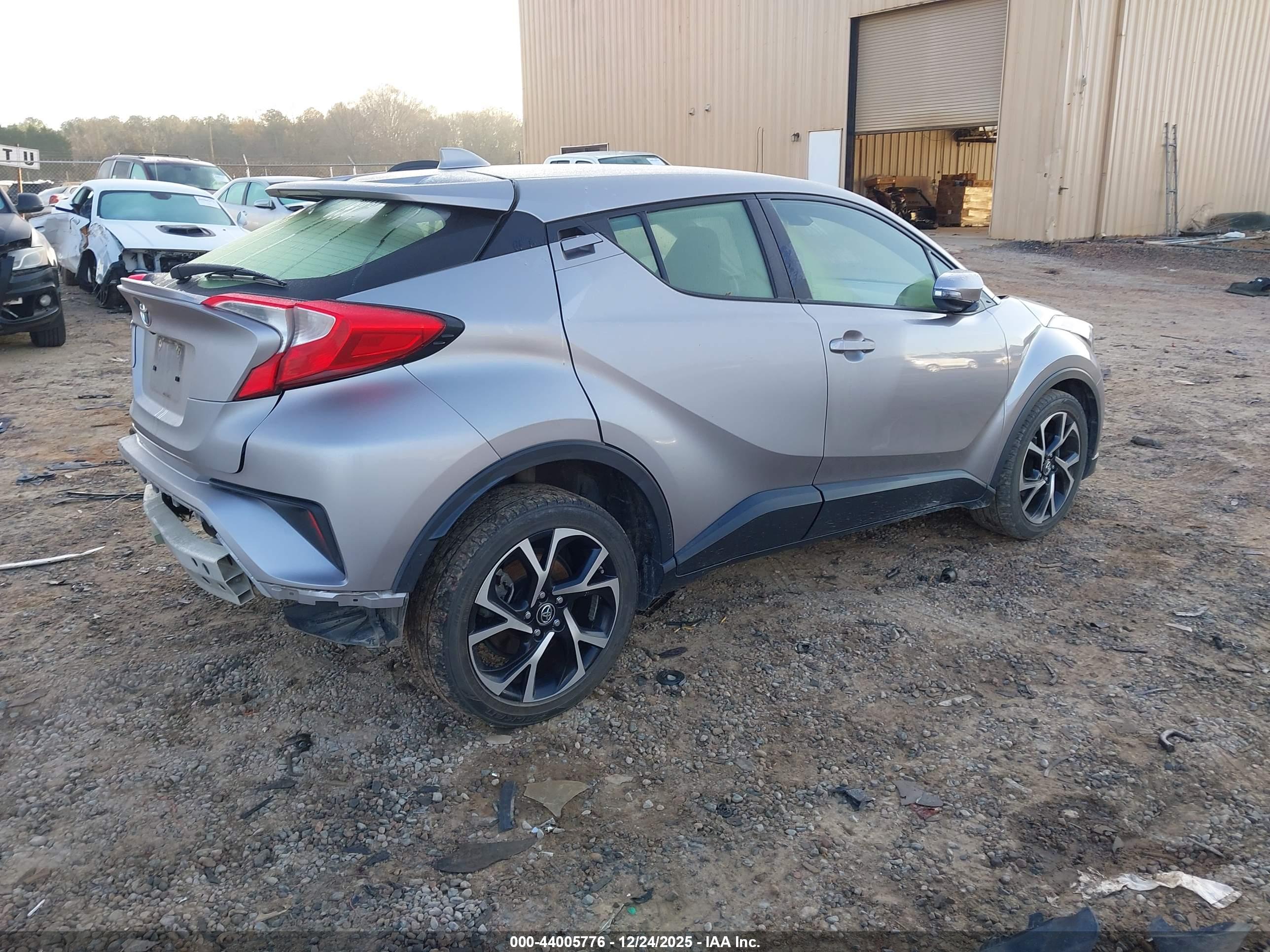 TOYOTA C-HR image 4