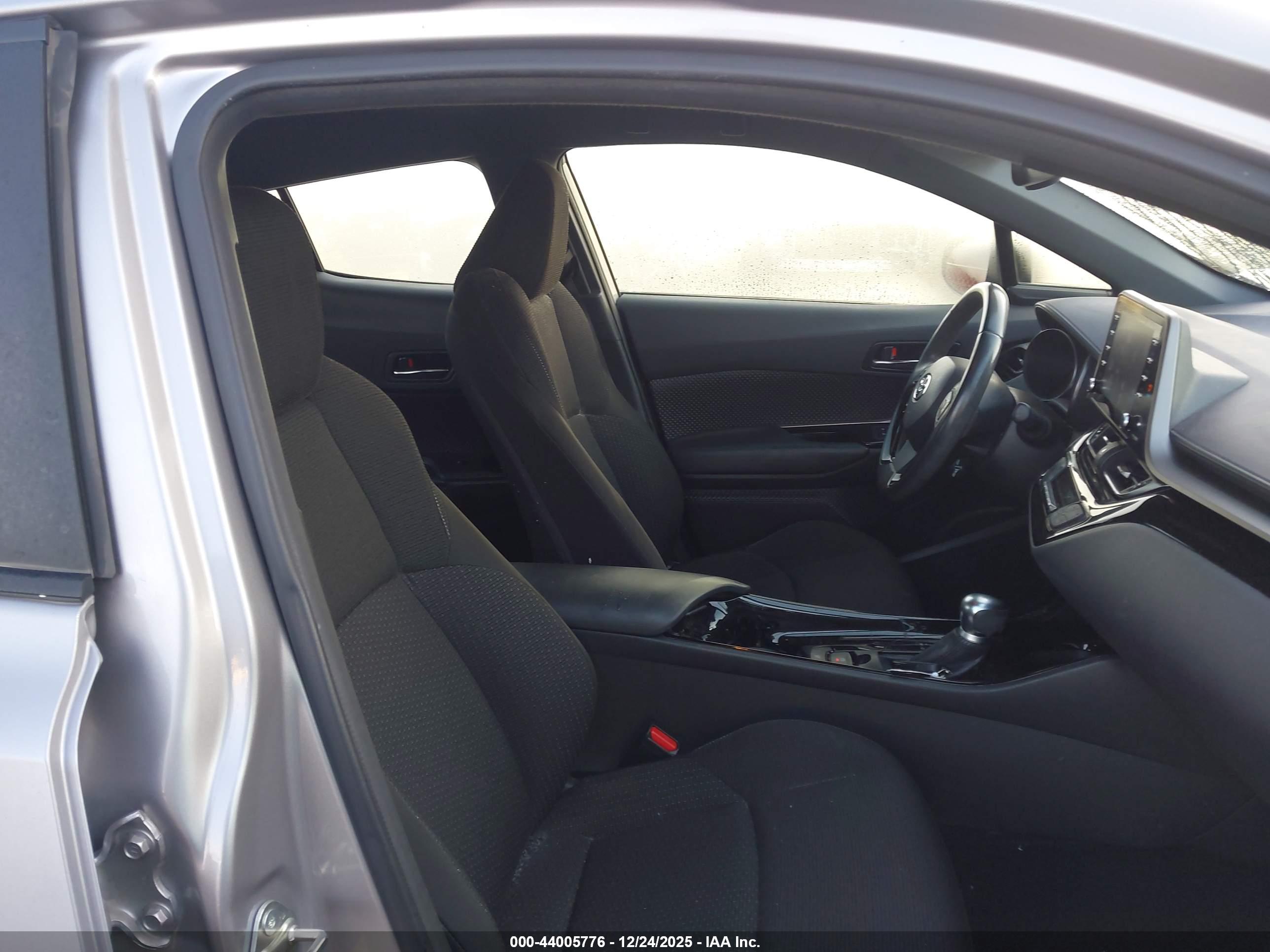 TOYOTA C-HR image 5