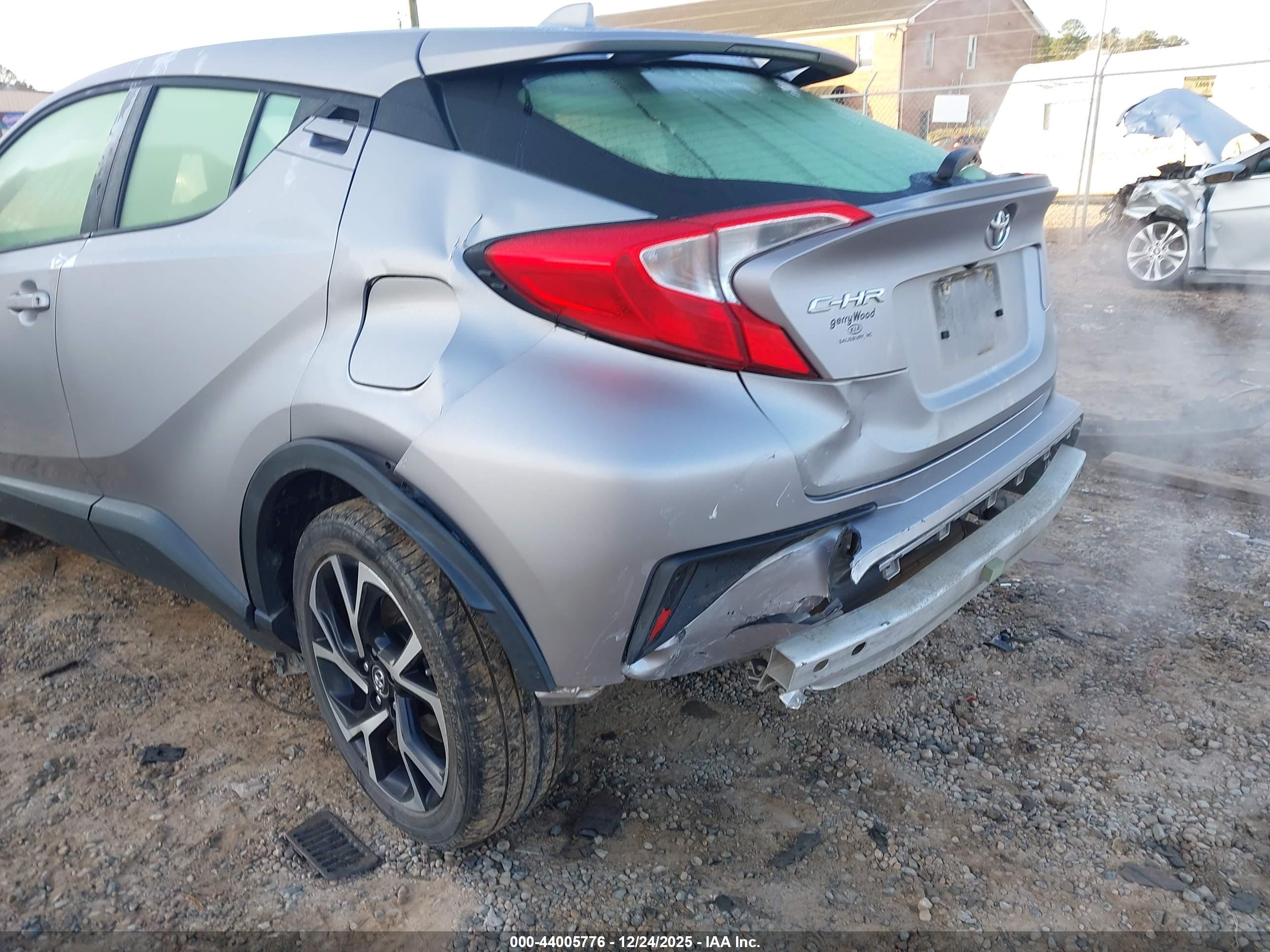 TOYOTA C-HR image 6