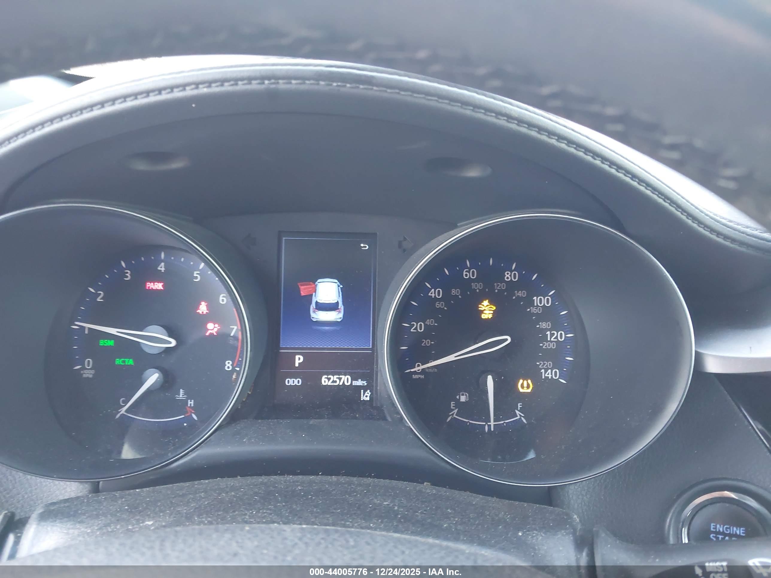 TOYOTA C-HR image 7