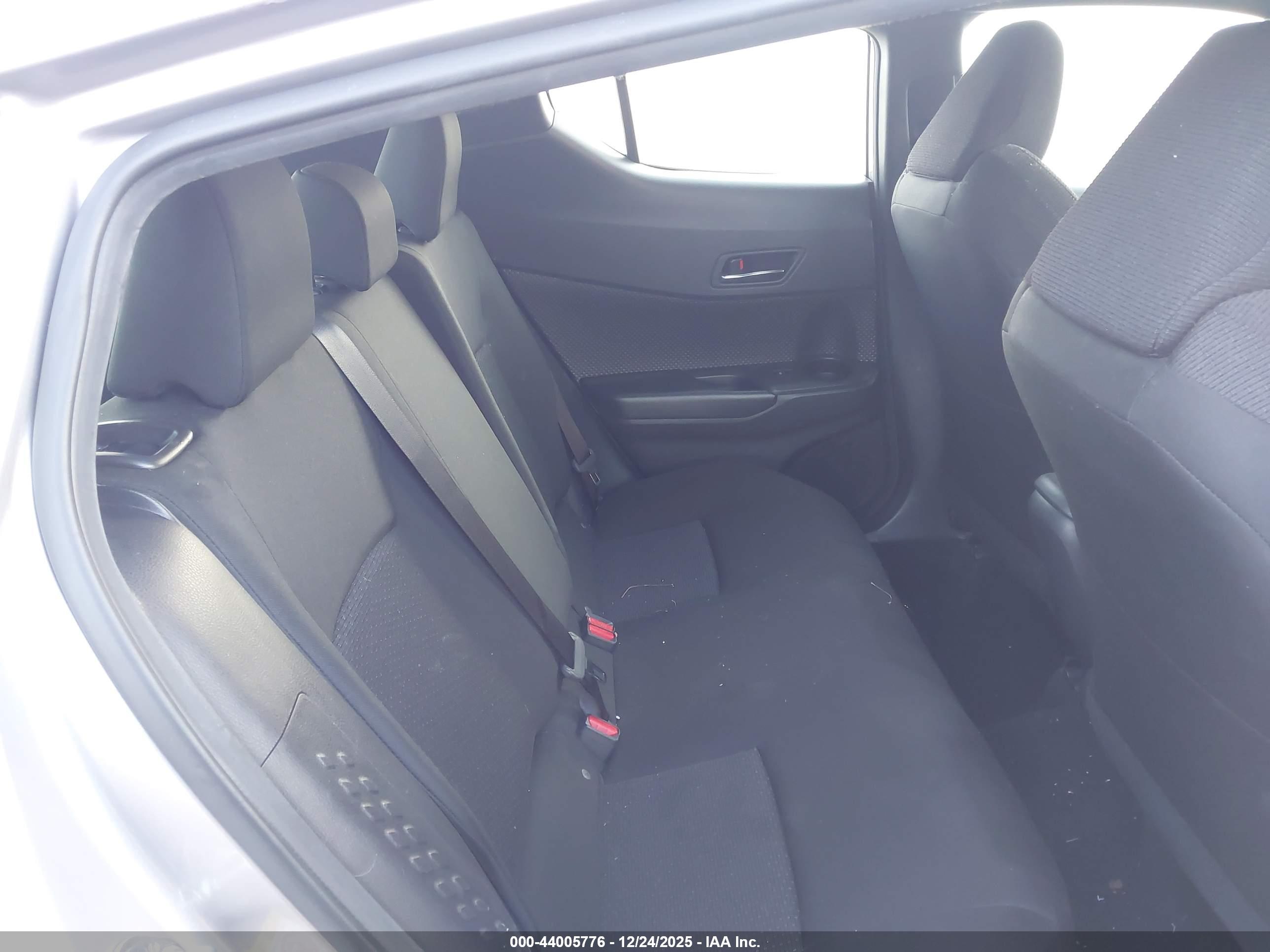 TOYOTA C-HR image 8