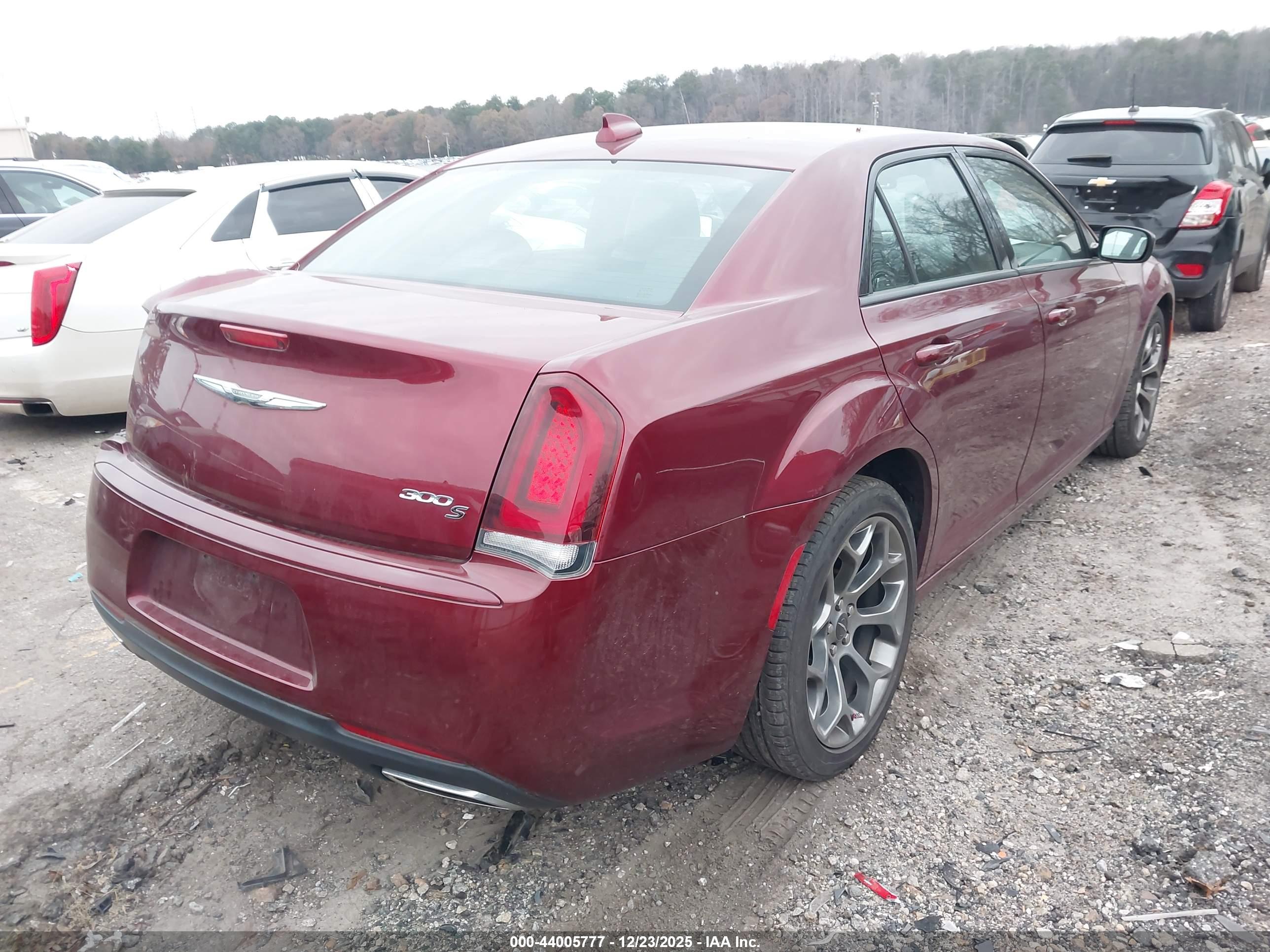 CHRYSLER 300 image 4