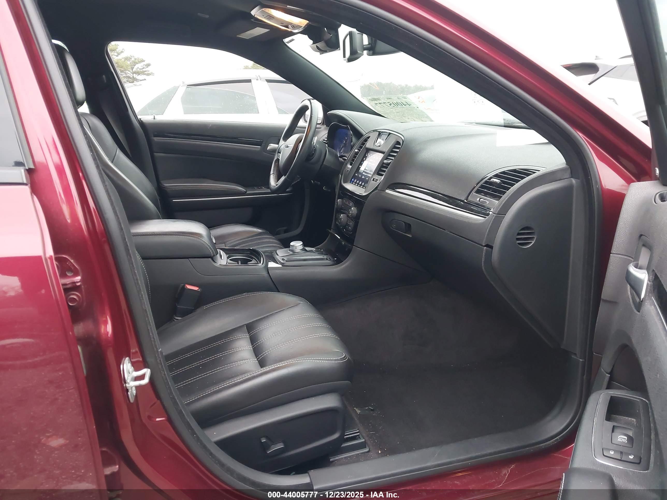 CHRYSLER 300 image 5