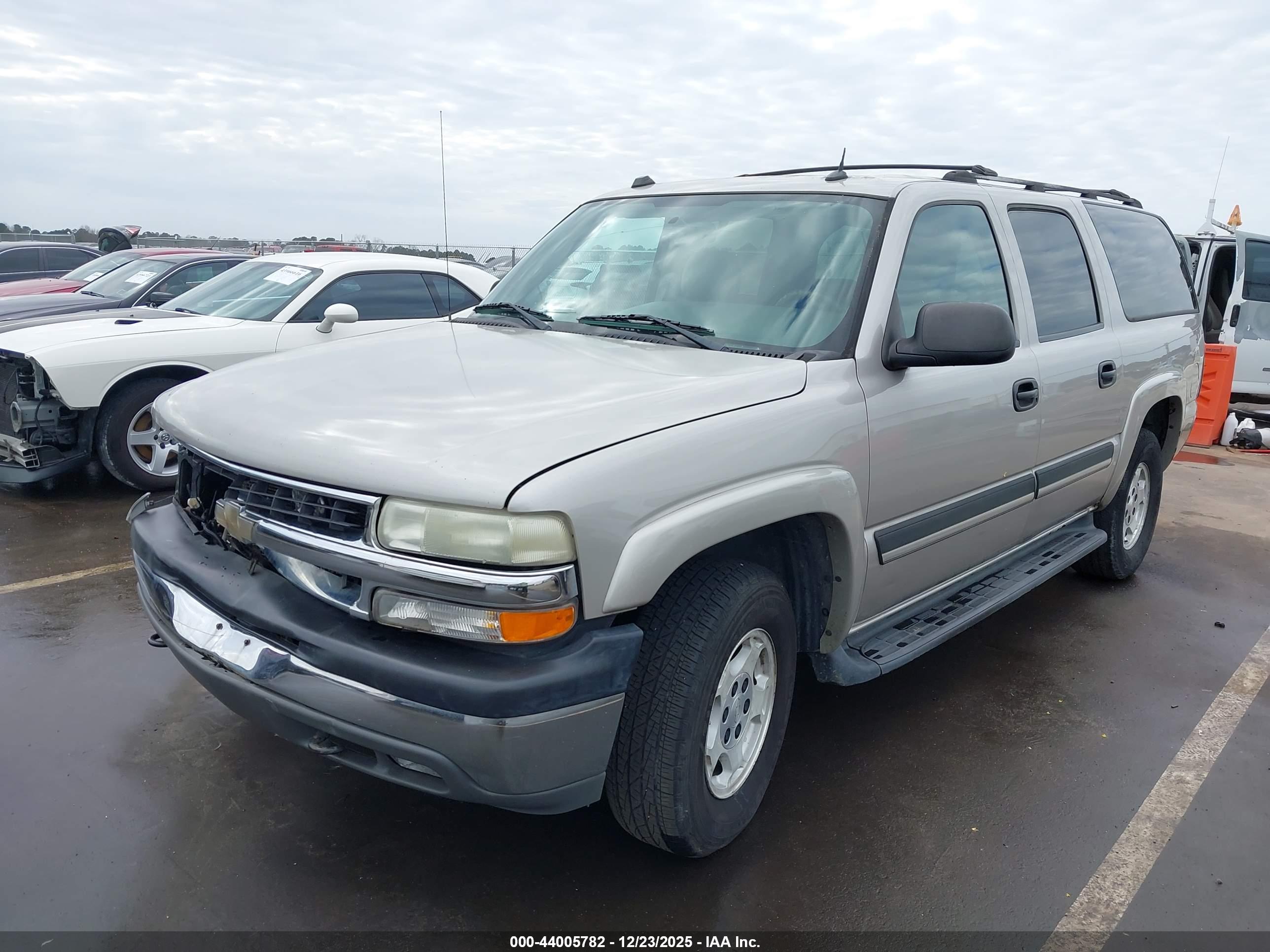 CHEVROLET SUBURBAN image 2