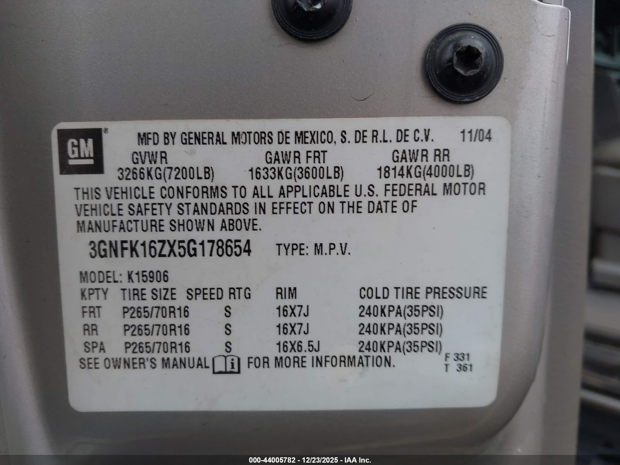 CHEVROLET SUBURBAN image 9
