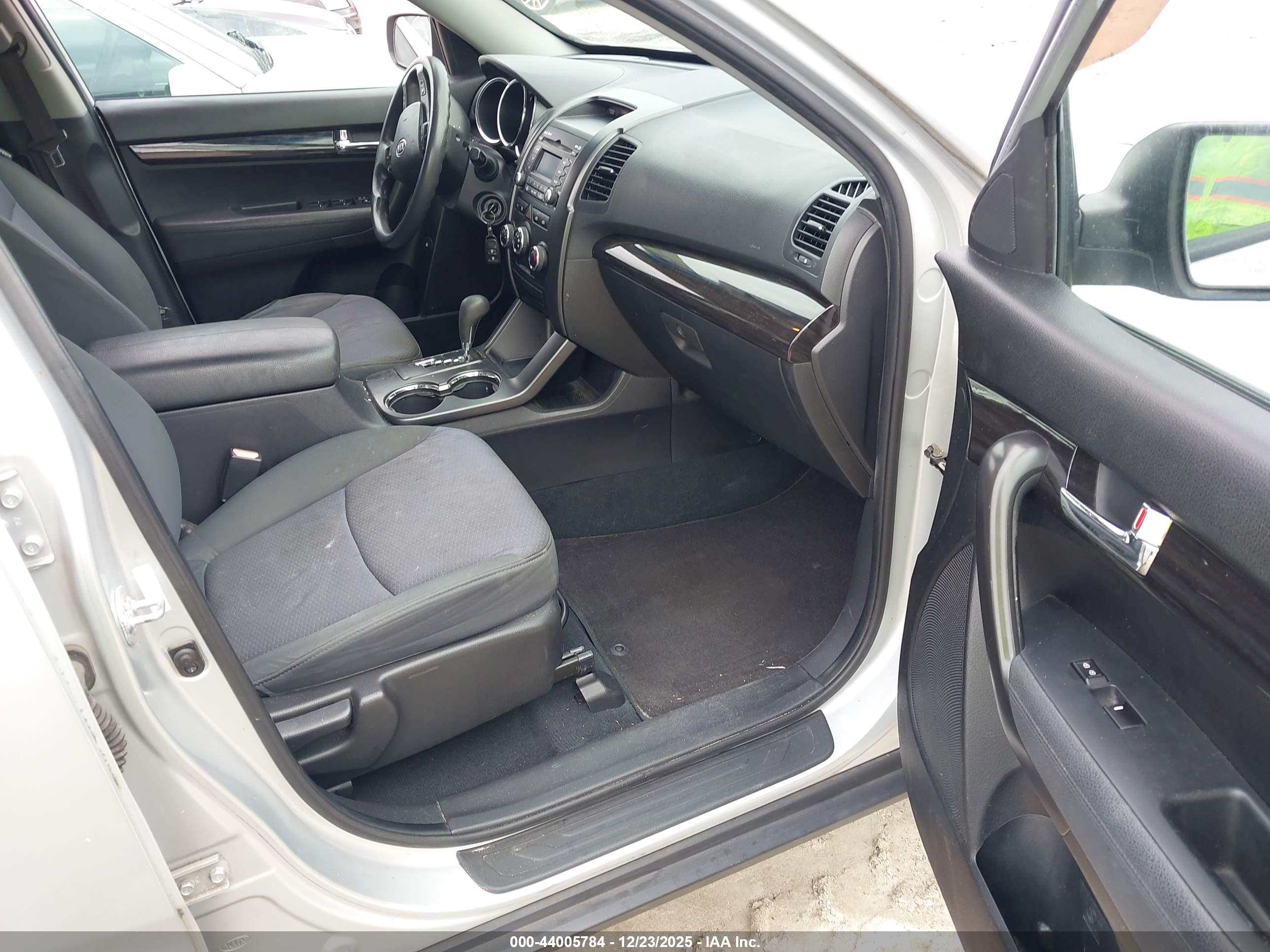 KIA SORENTO image 5
