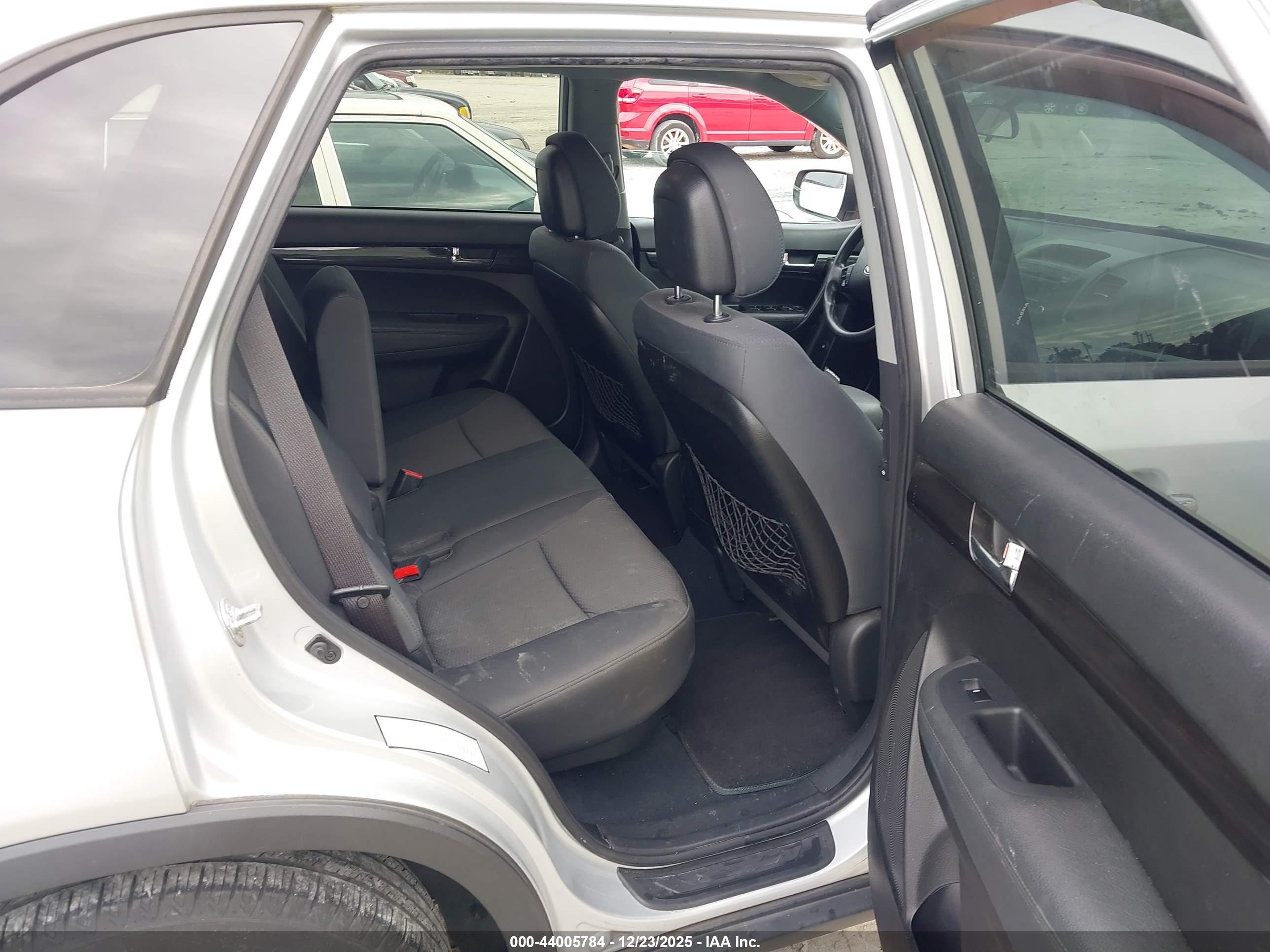 KIA SORENTO image 8