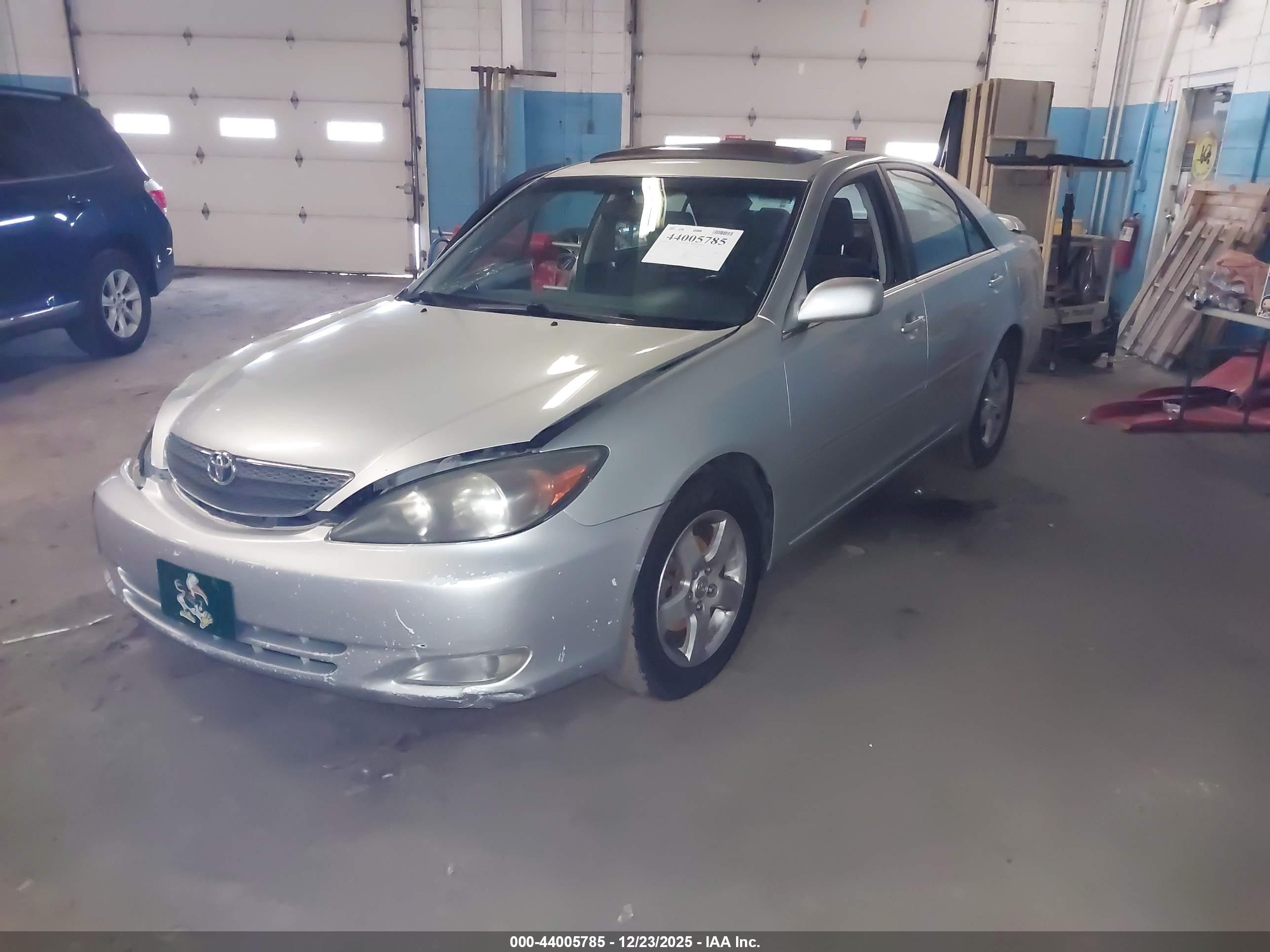 TOYOTA CAMRY image 2
