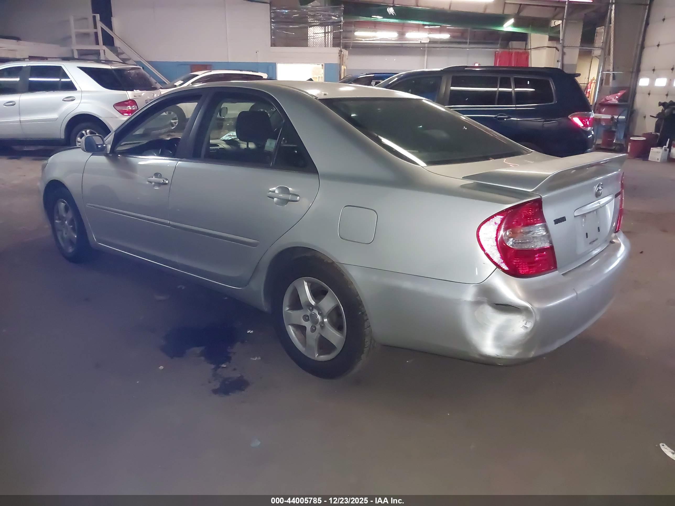 TOYOTA CAMRY image 3