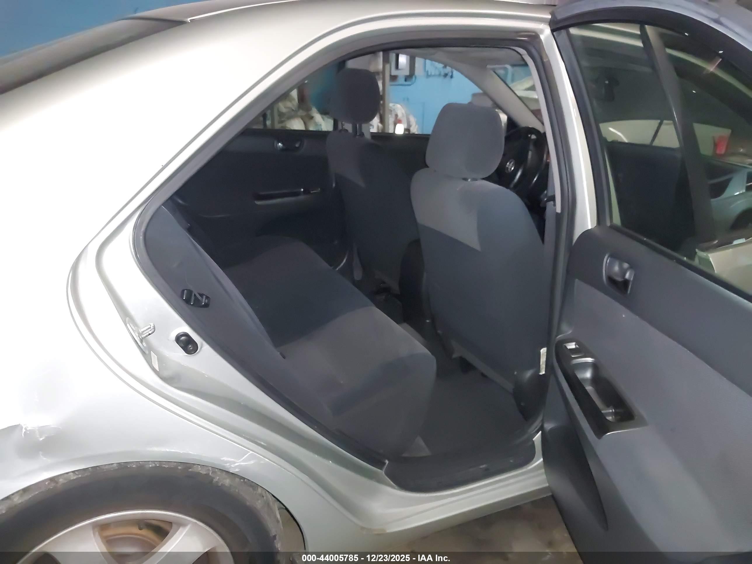 TOYOTA CAMRY image 8