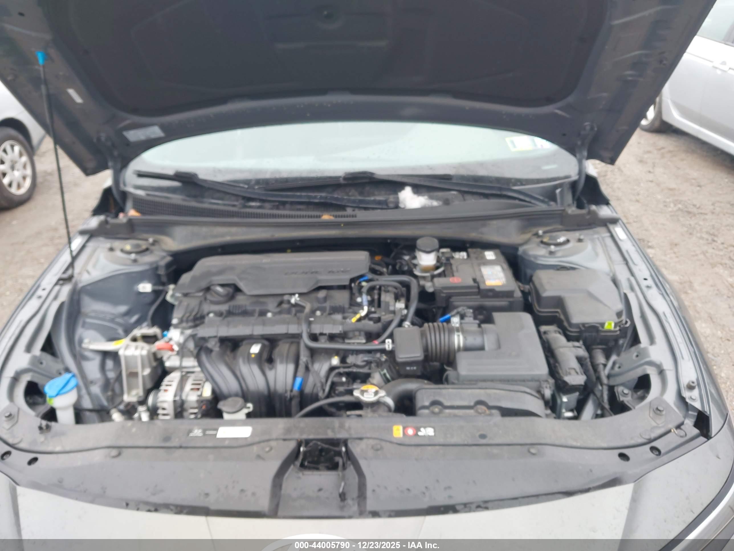 HYUNDAI ELANTRA image 10