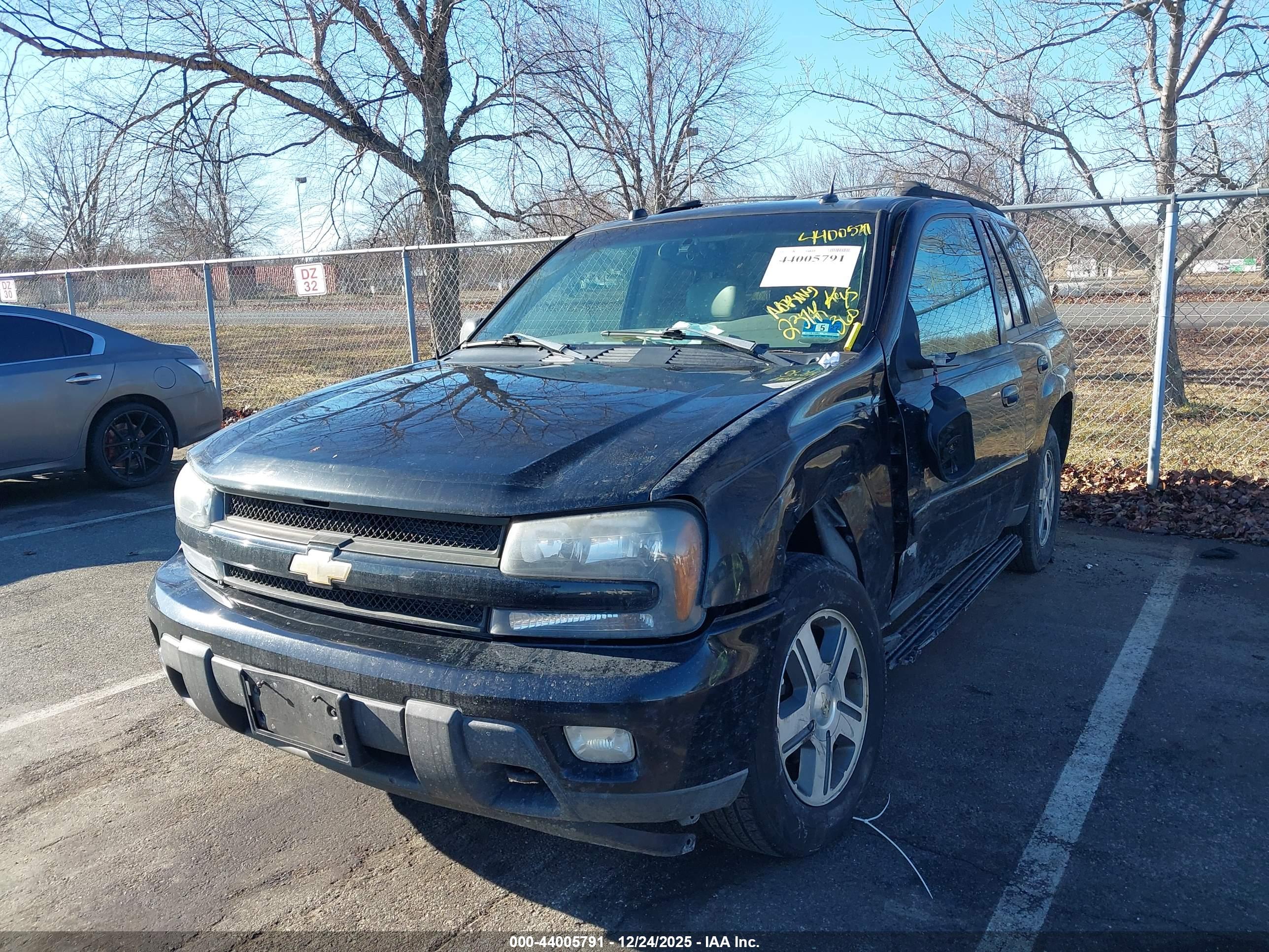CHEVROLET TRAILBLAZER image 2