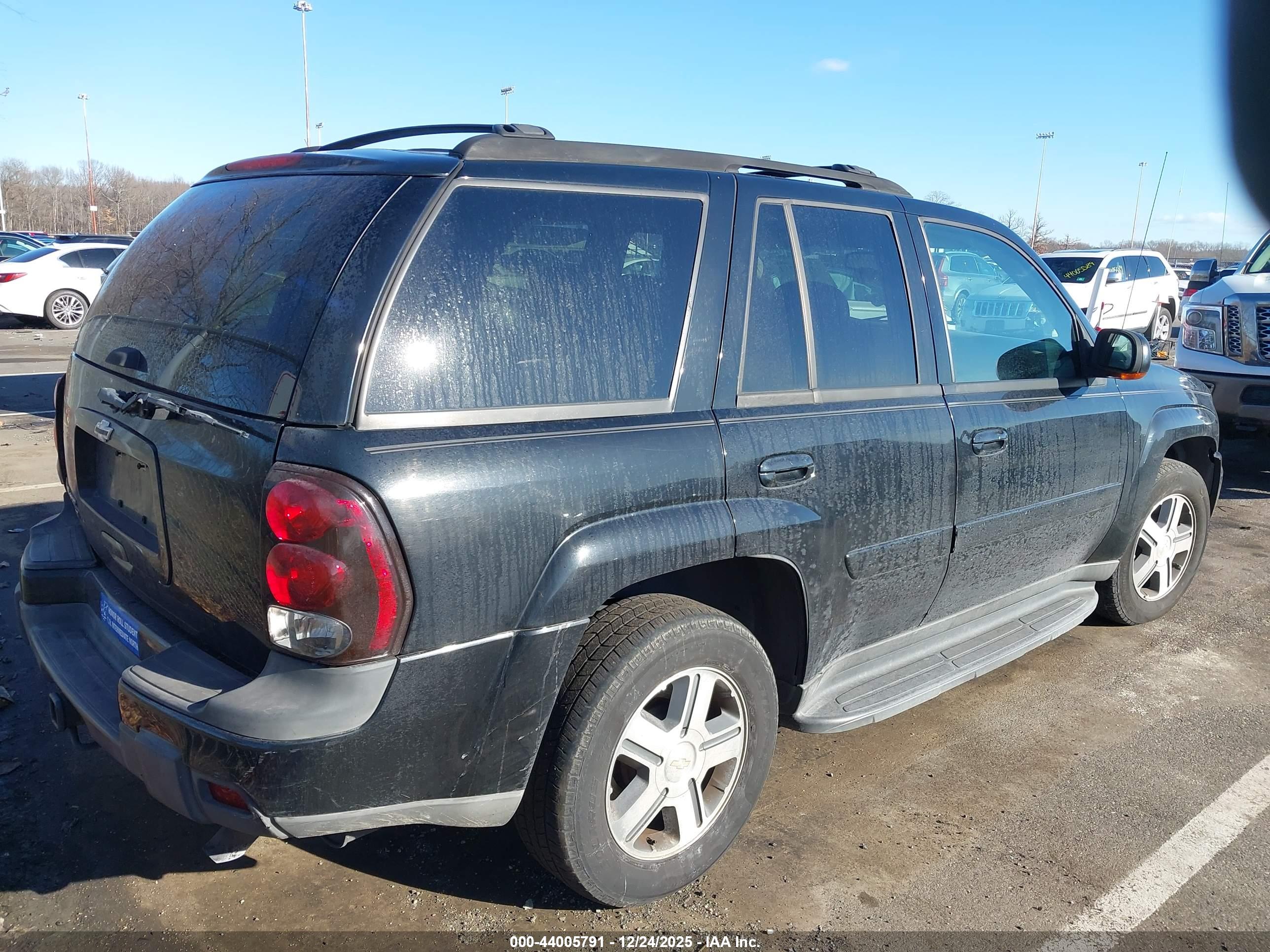 CHEVROLET TRAILBLAZER image 4