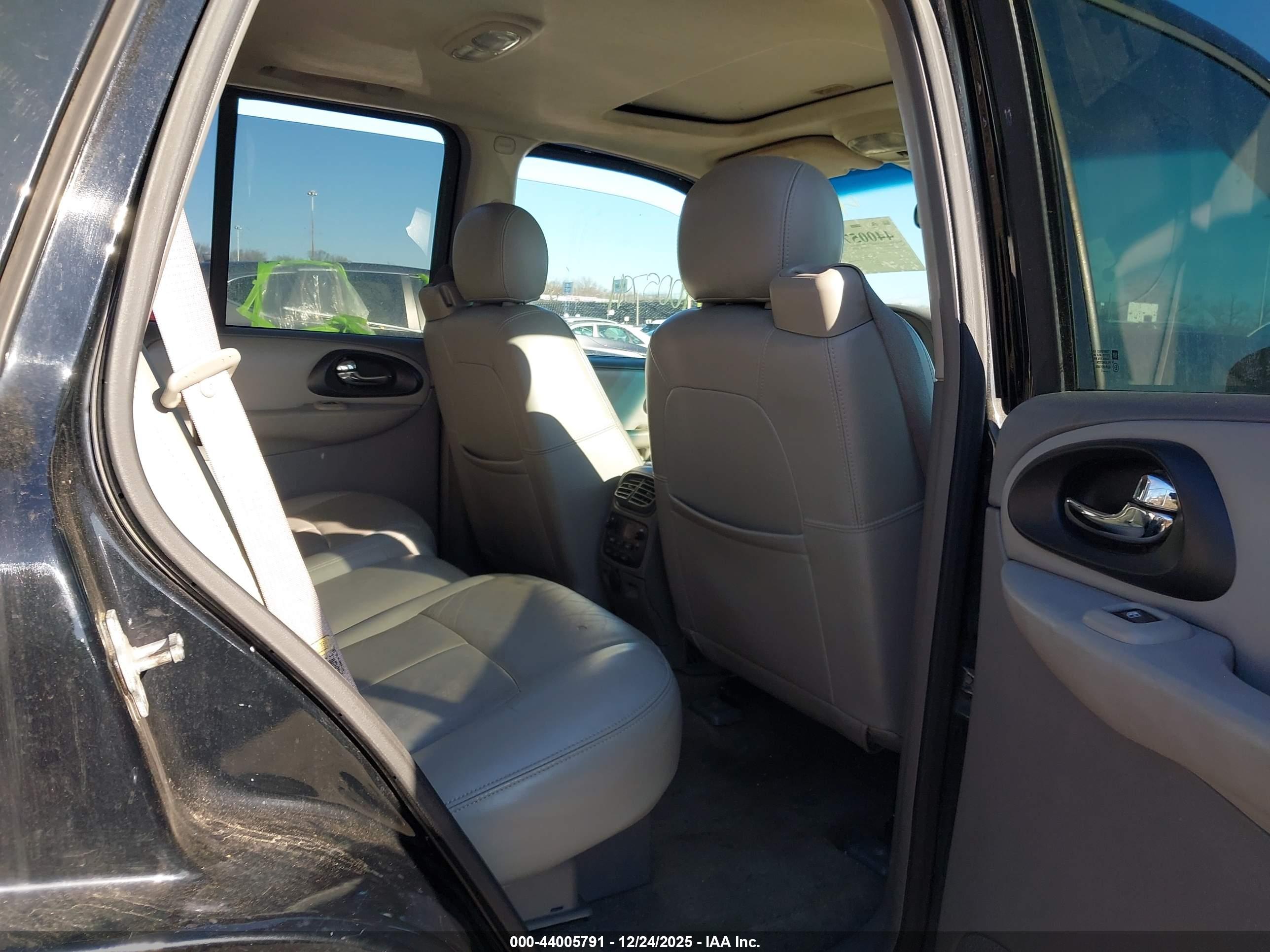 CHEVROLET TRAILBLAZER image 8