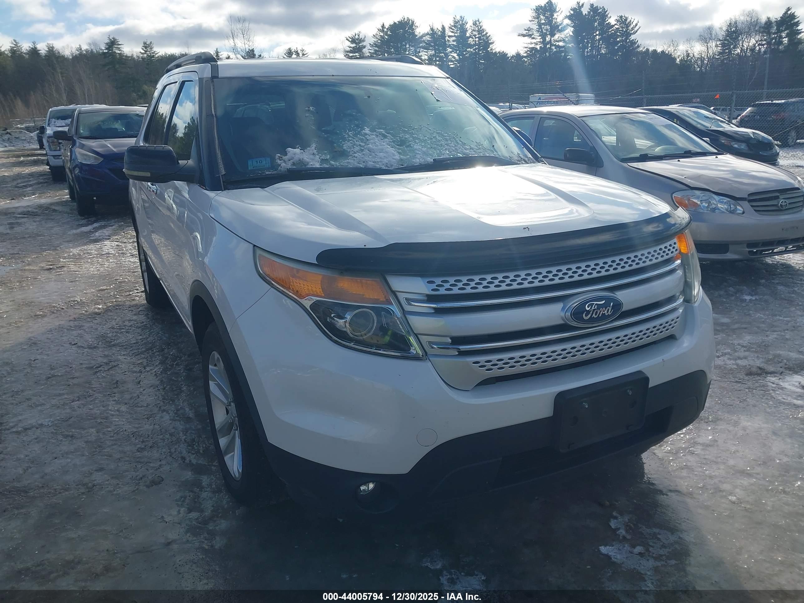 FORD EXPLORER image 6