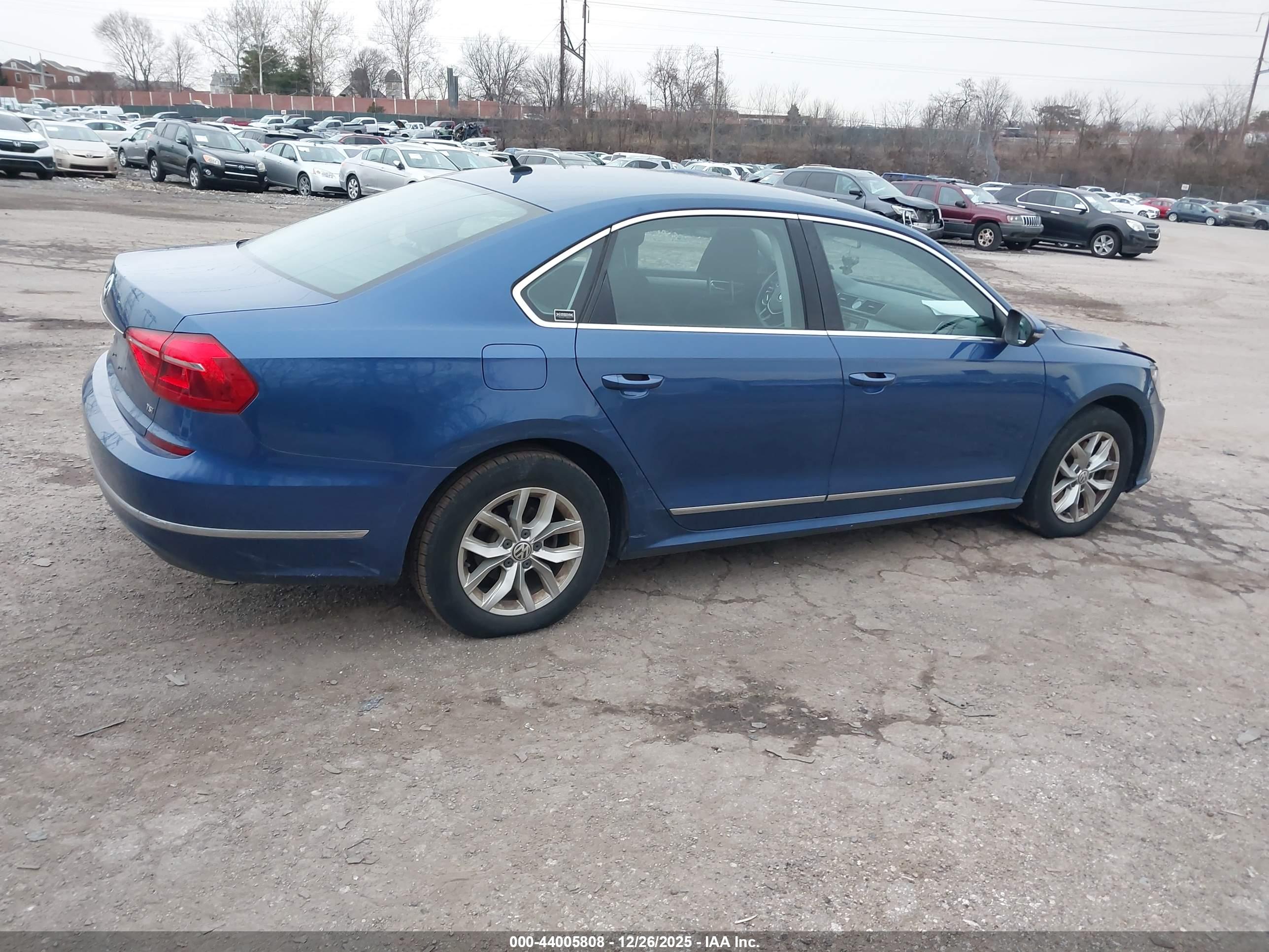 VOLKSWAGEN PASSAT image 4