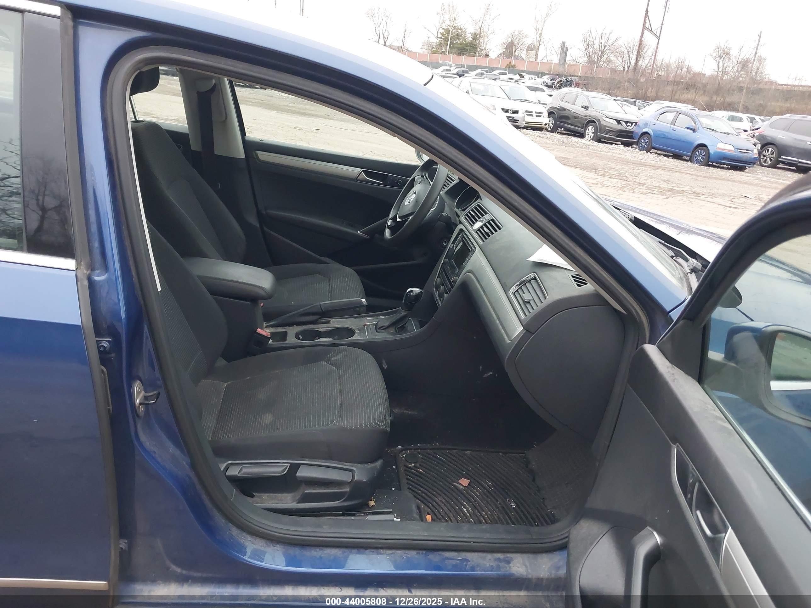 VOLKSWAGEN PASSAT image 5