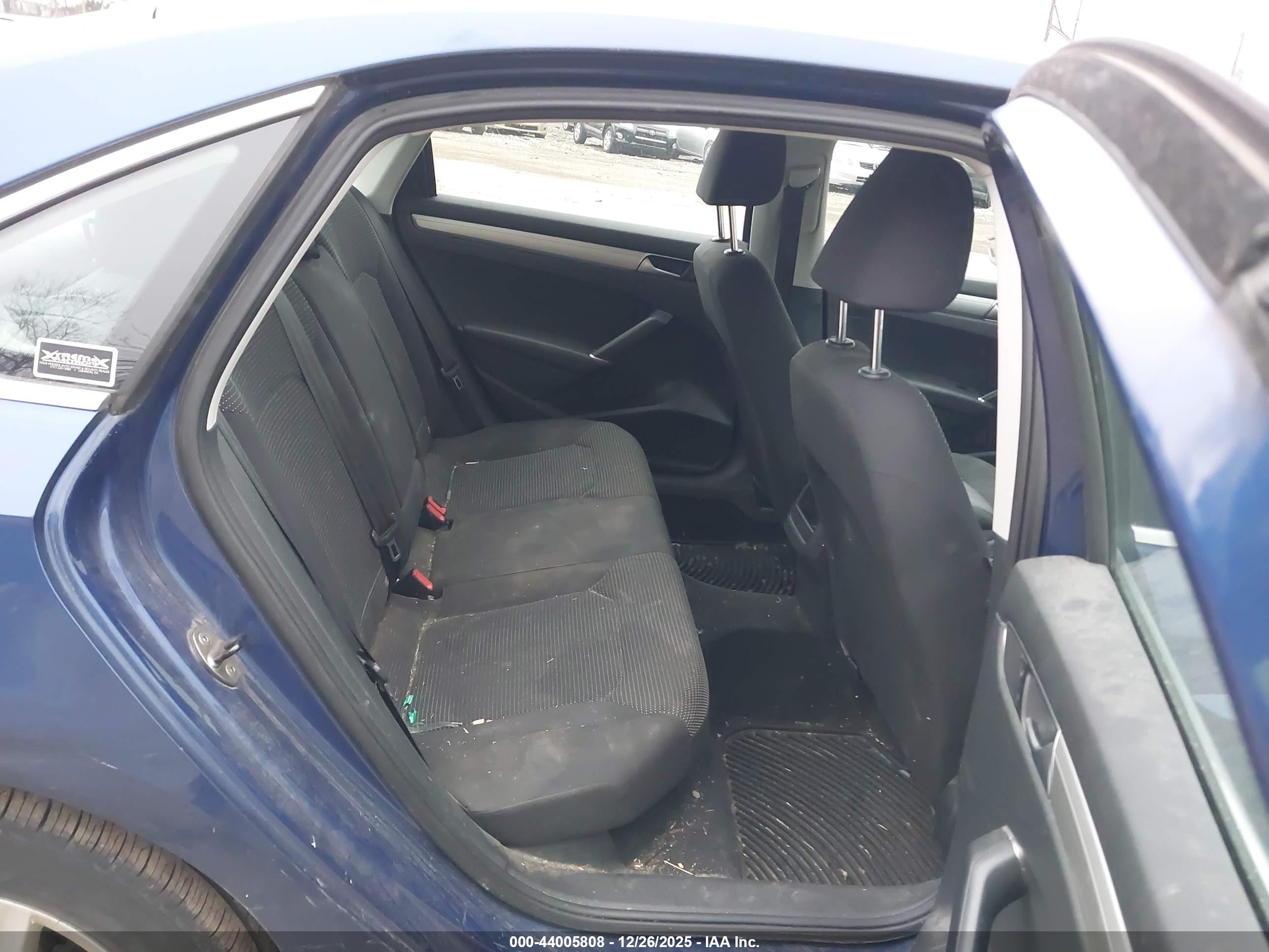 VOLKSWAGEN PASSAT image 8