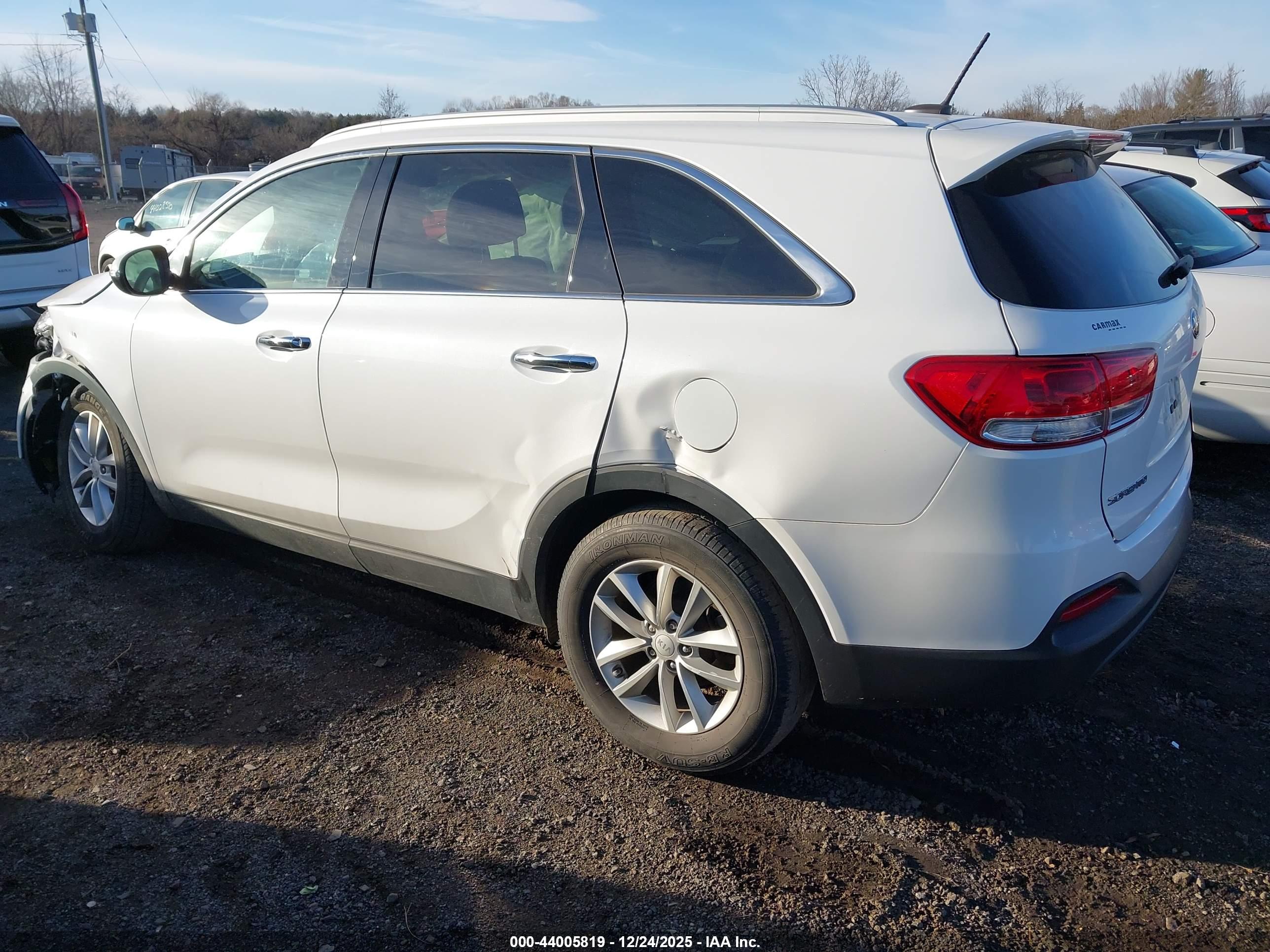 KIA SORENTO image 3