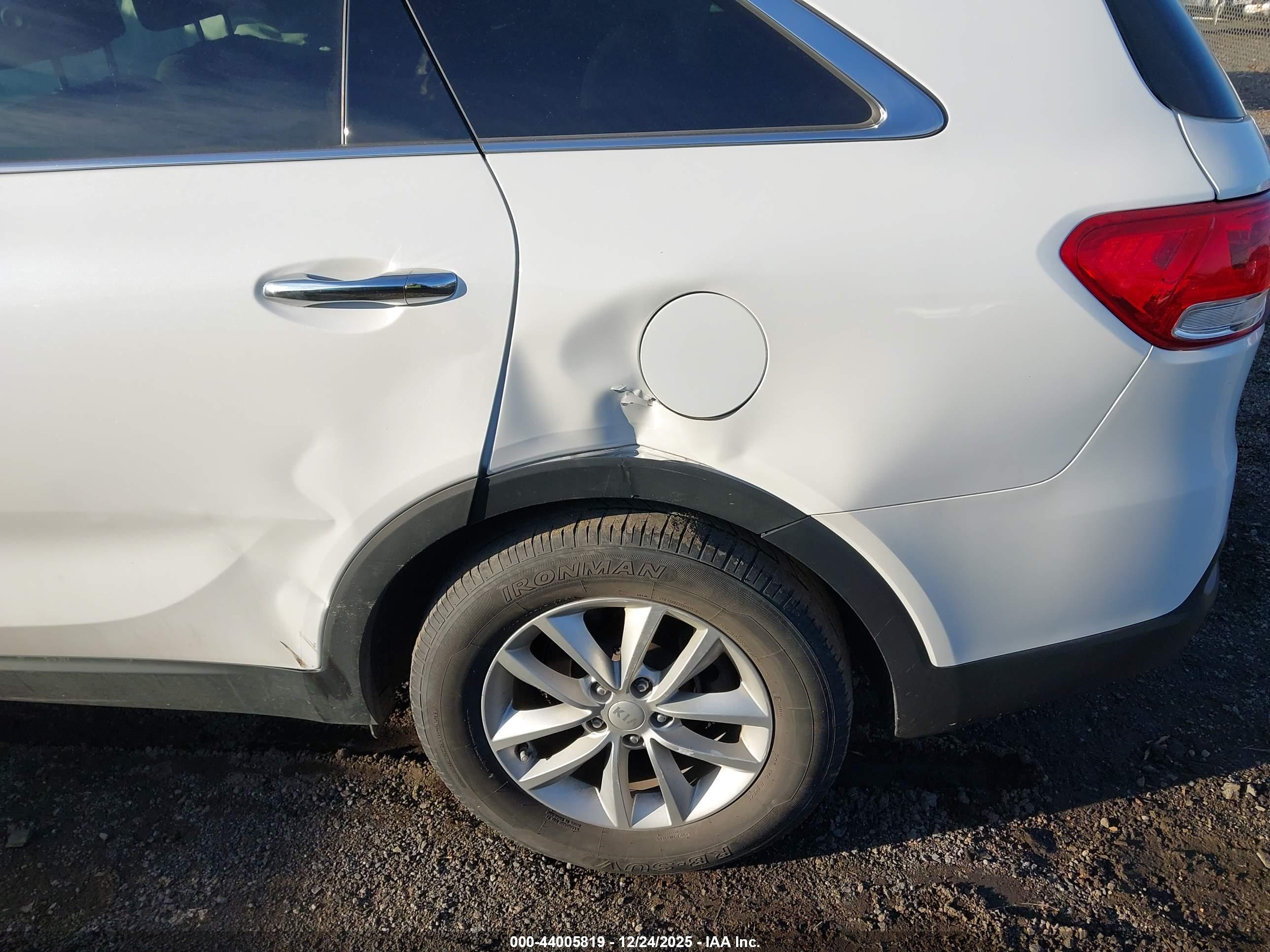 KIA SORENTO image 6
