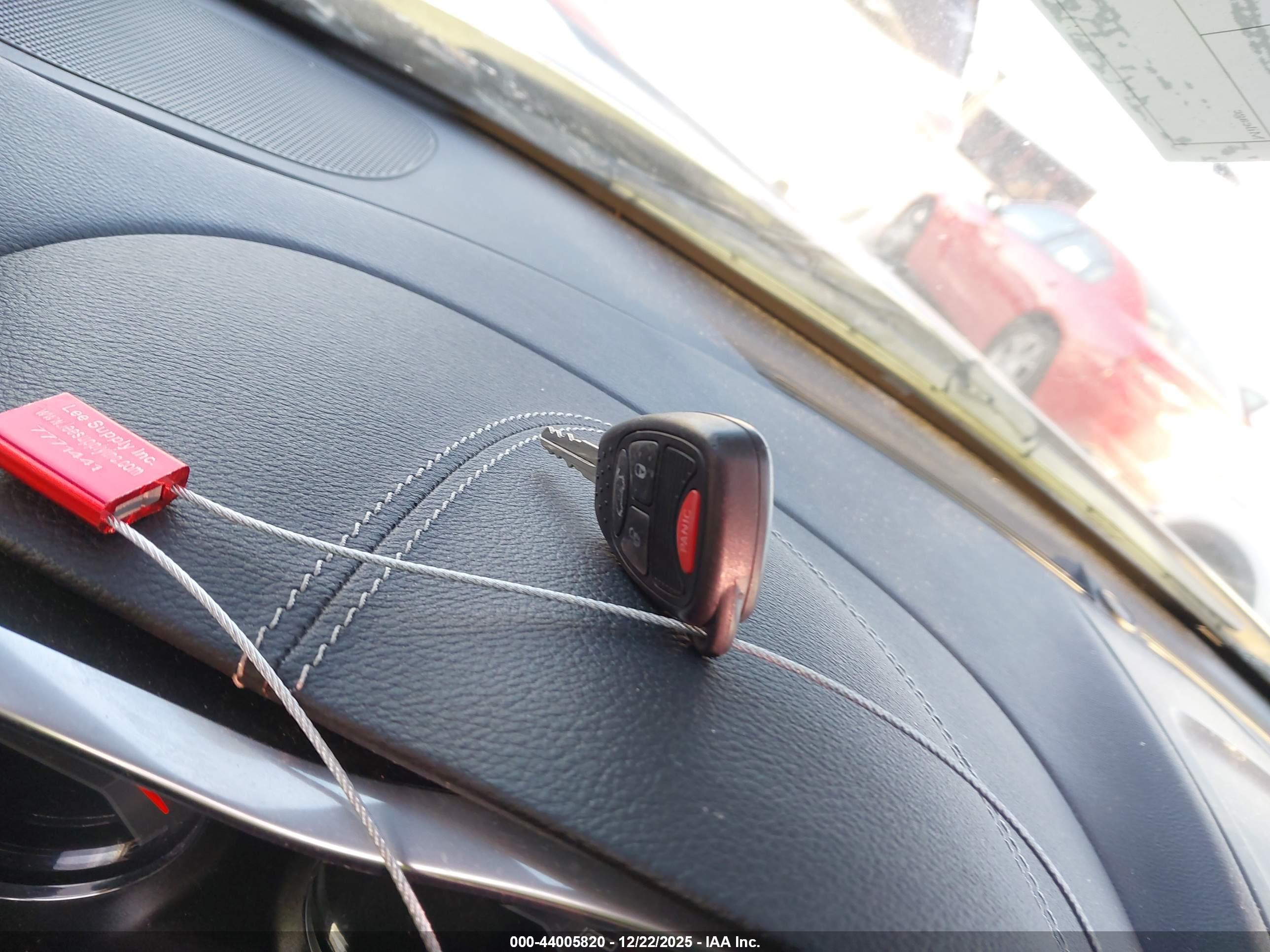 DODGE AVENGER image 11