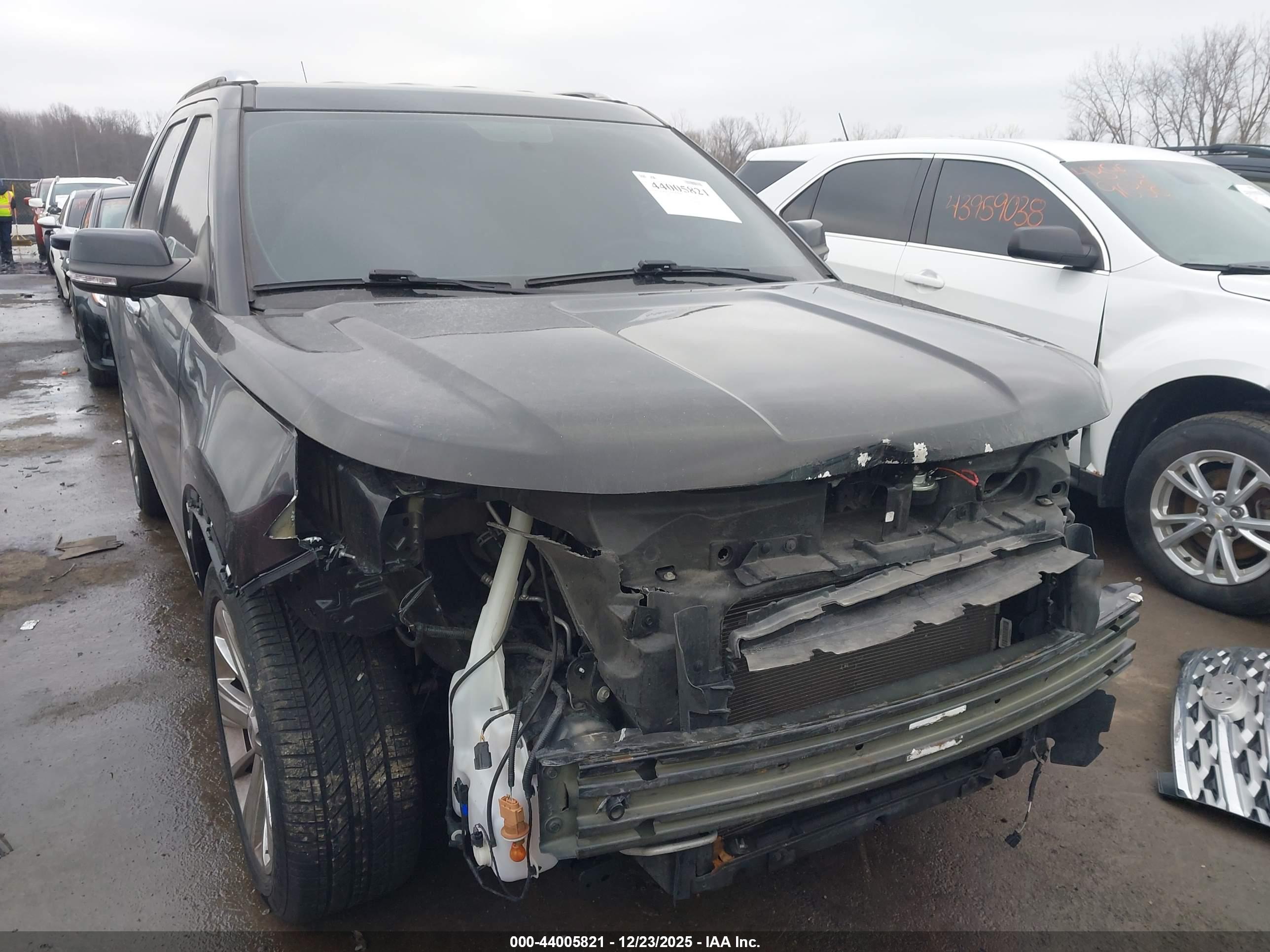 FORD EXPLORER image 6