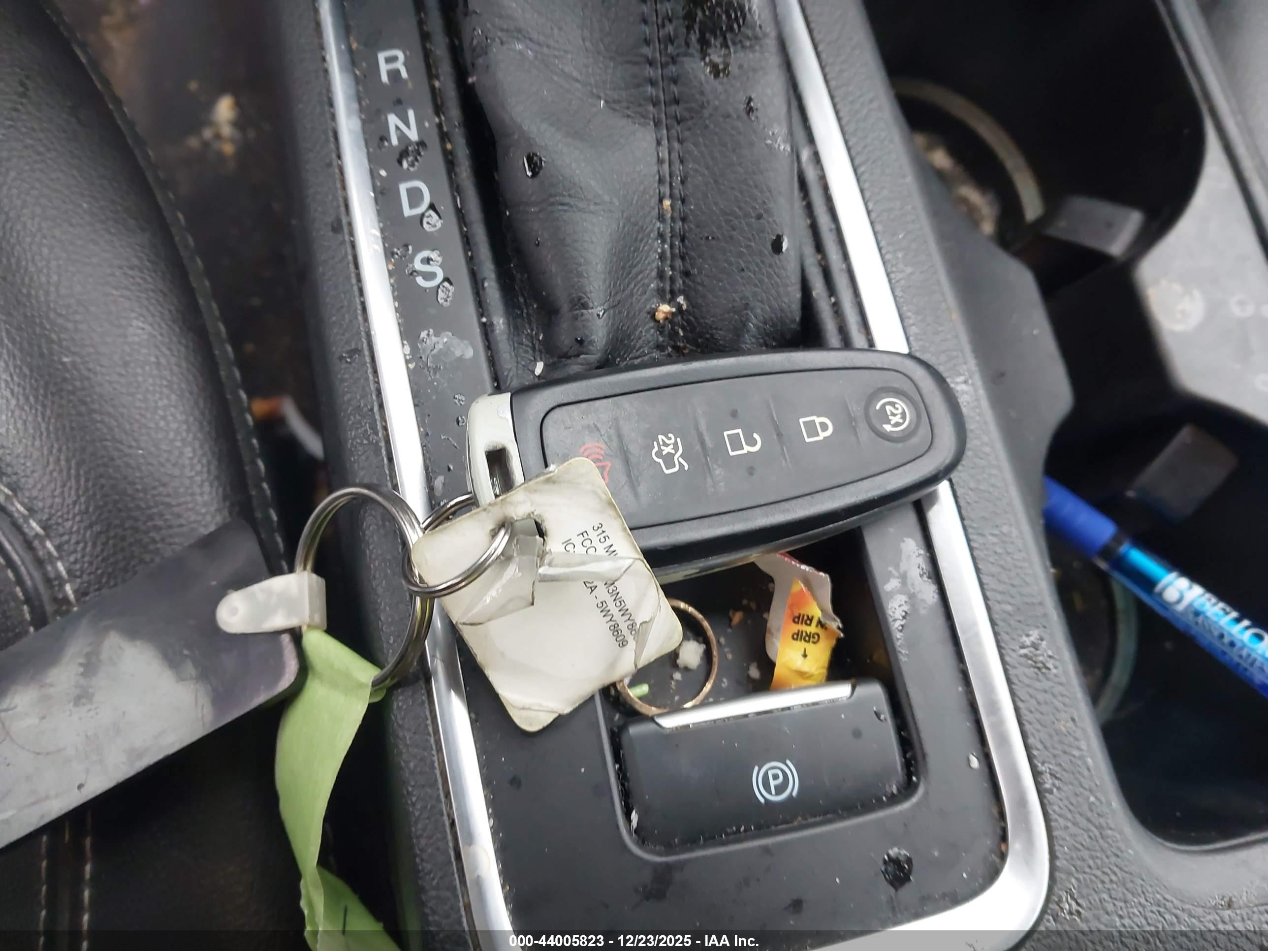FORD ESCAPE image 11