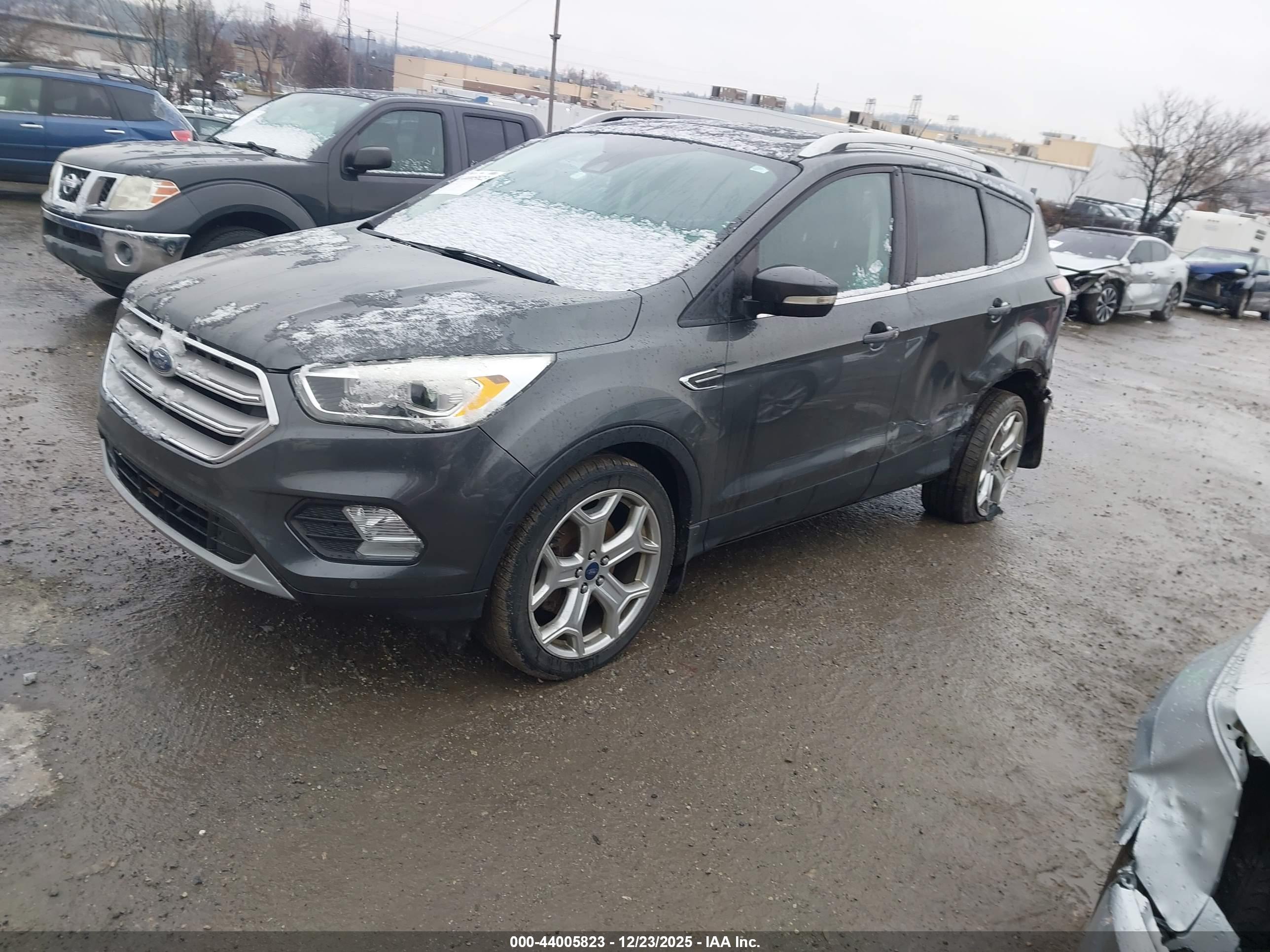 FORD ESCAPE image 2