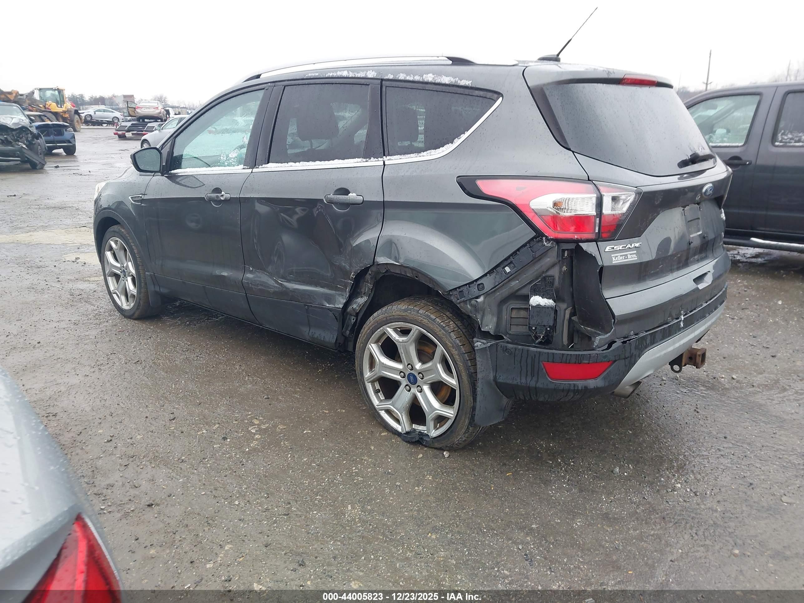 FORD ESCAPE image 3