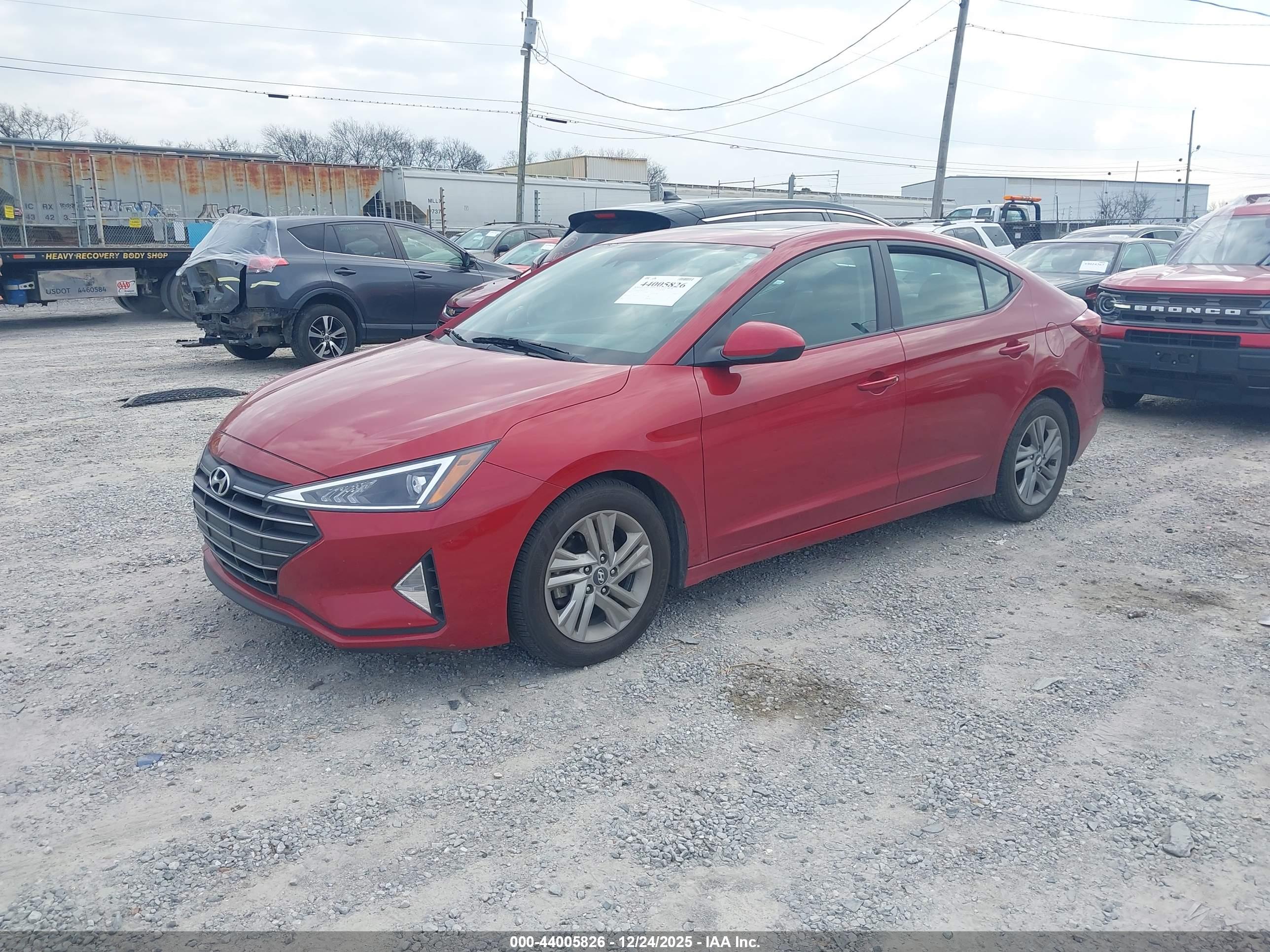 HYUNDAI ELANTRA image 2