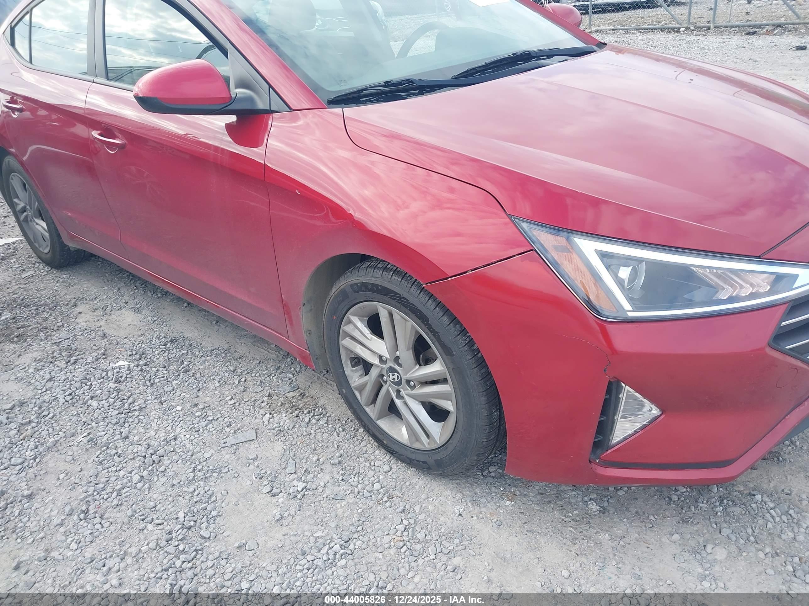 HYUNDAI ELANTRA image 6