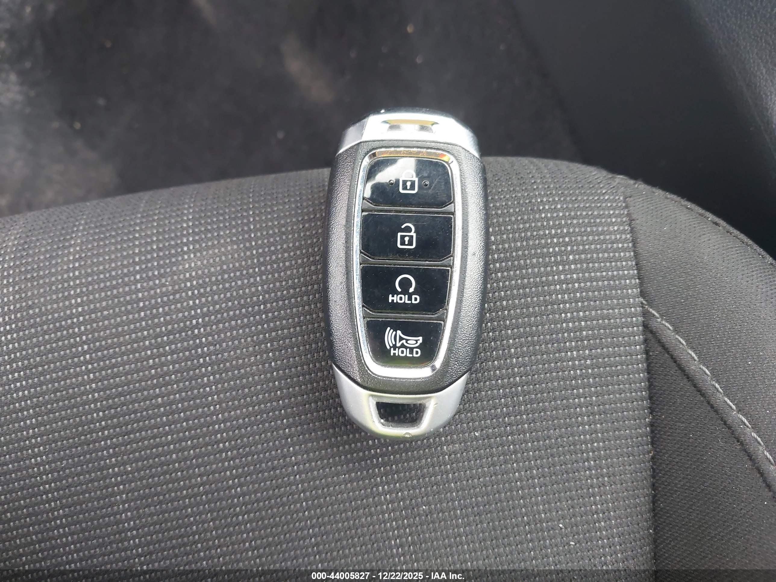 HYUNDAI KONA image 11