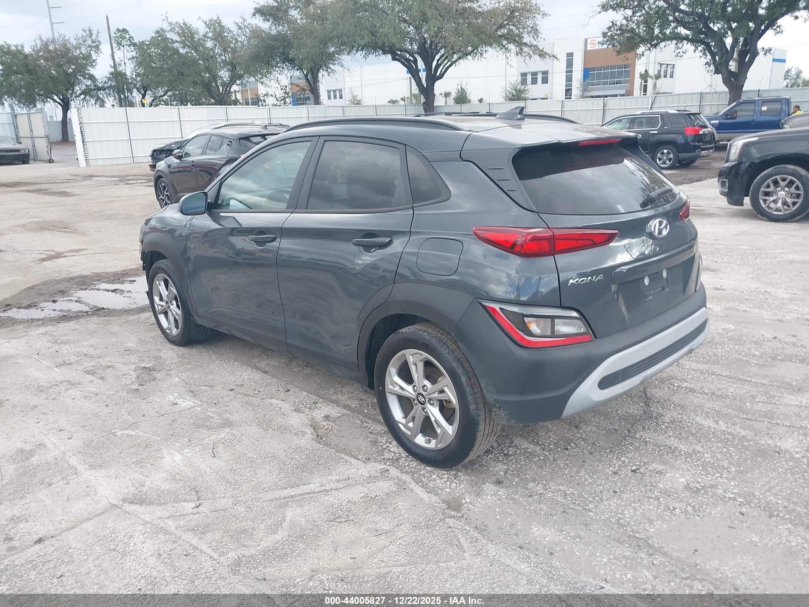 HYUNDAI KONA image 3