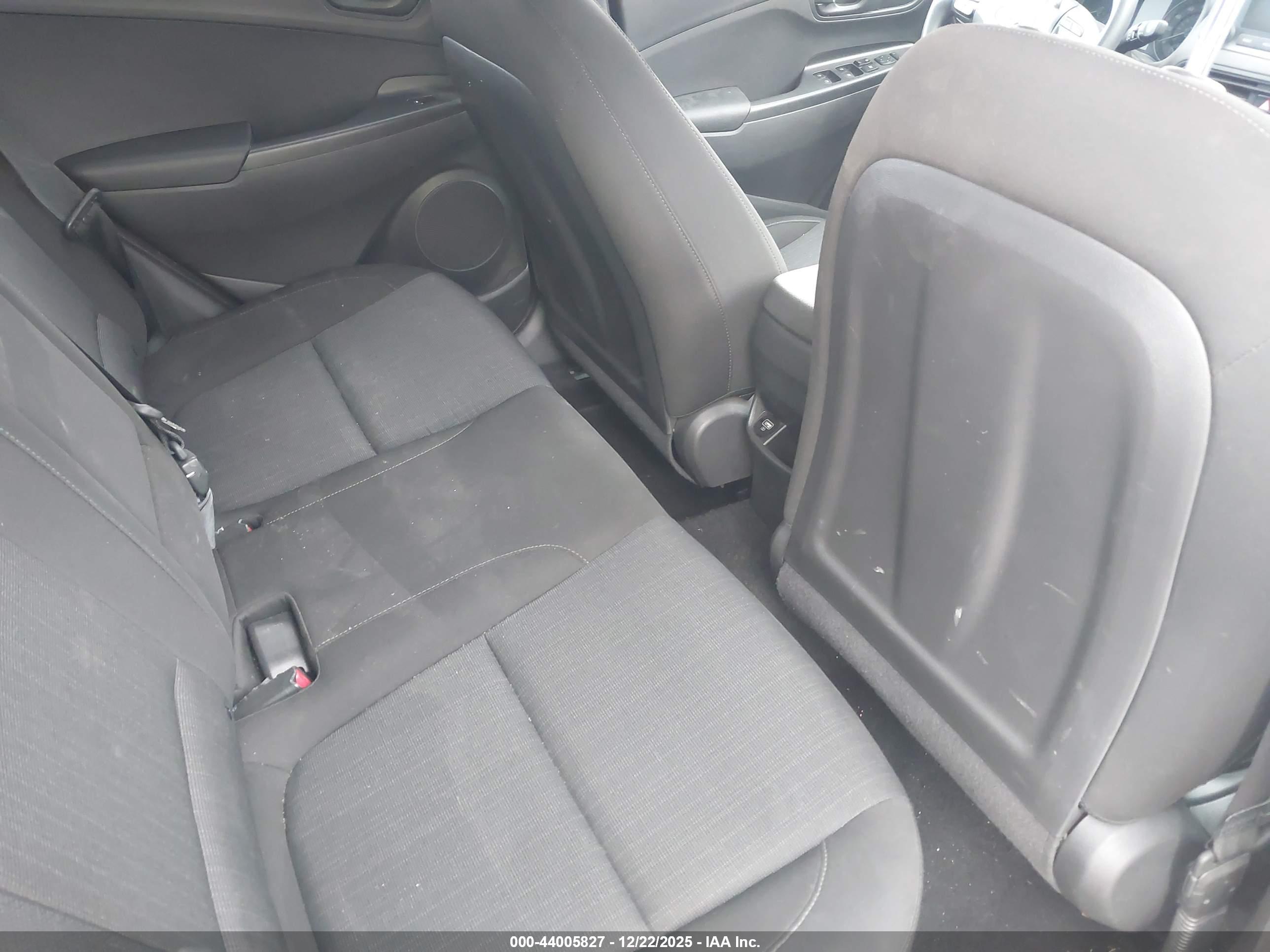 HYUNDAI KONA image 8