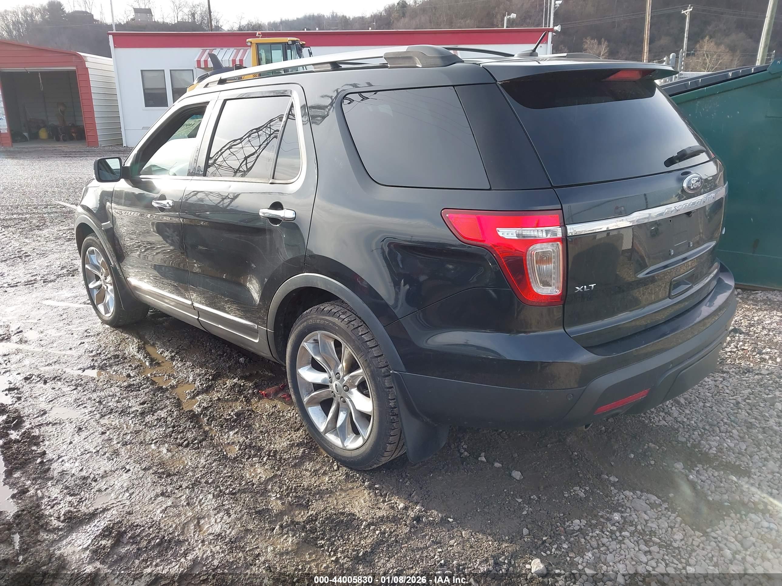 FORD EXPLORER image 3