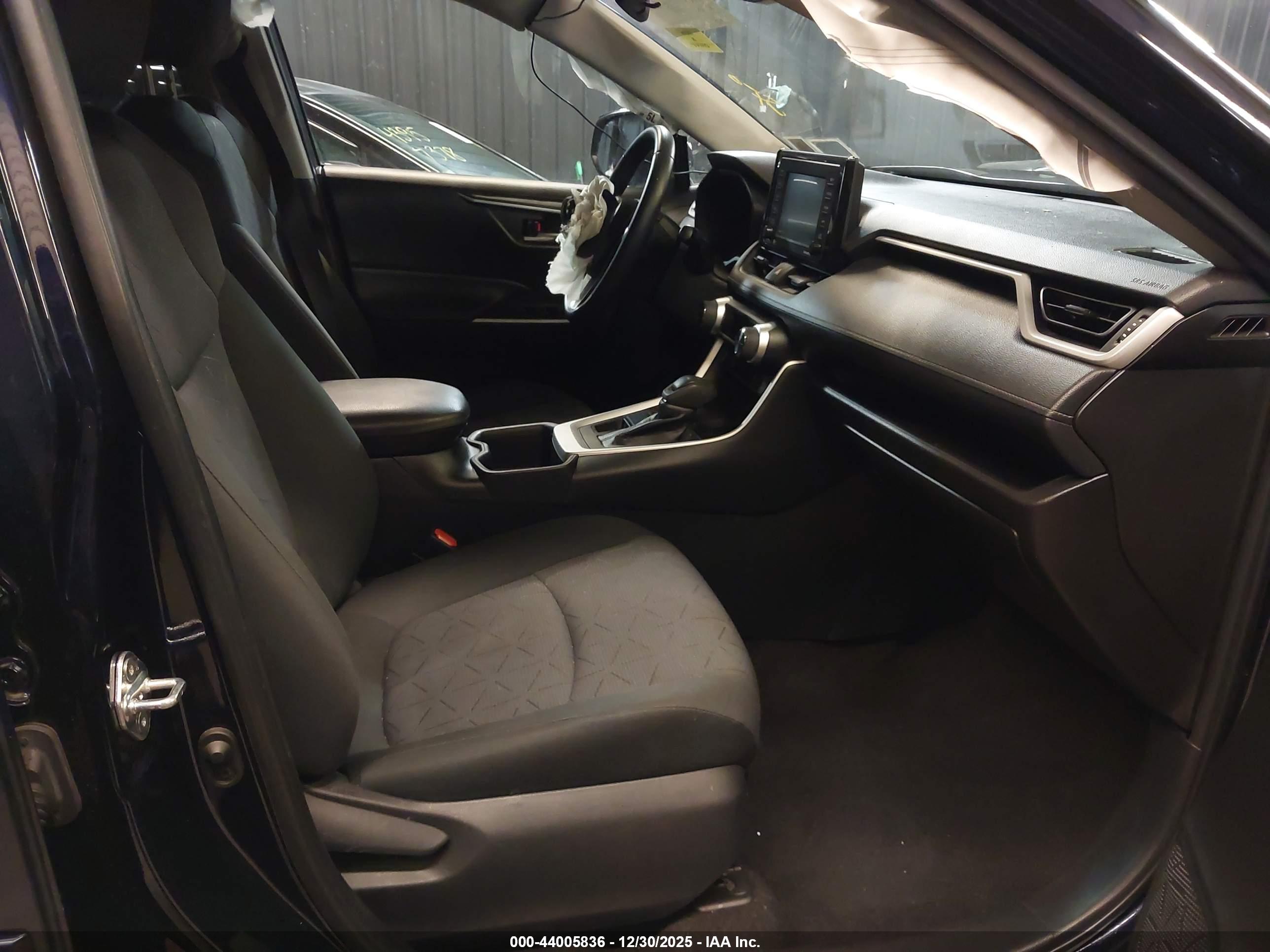 TOYOTA RAV4 image 5
