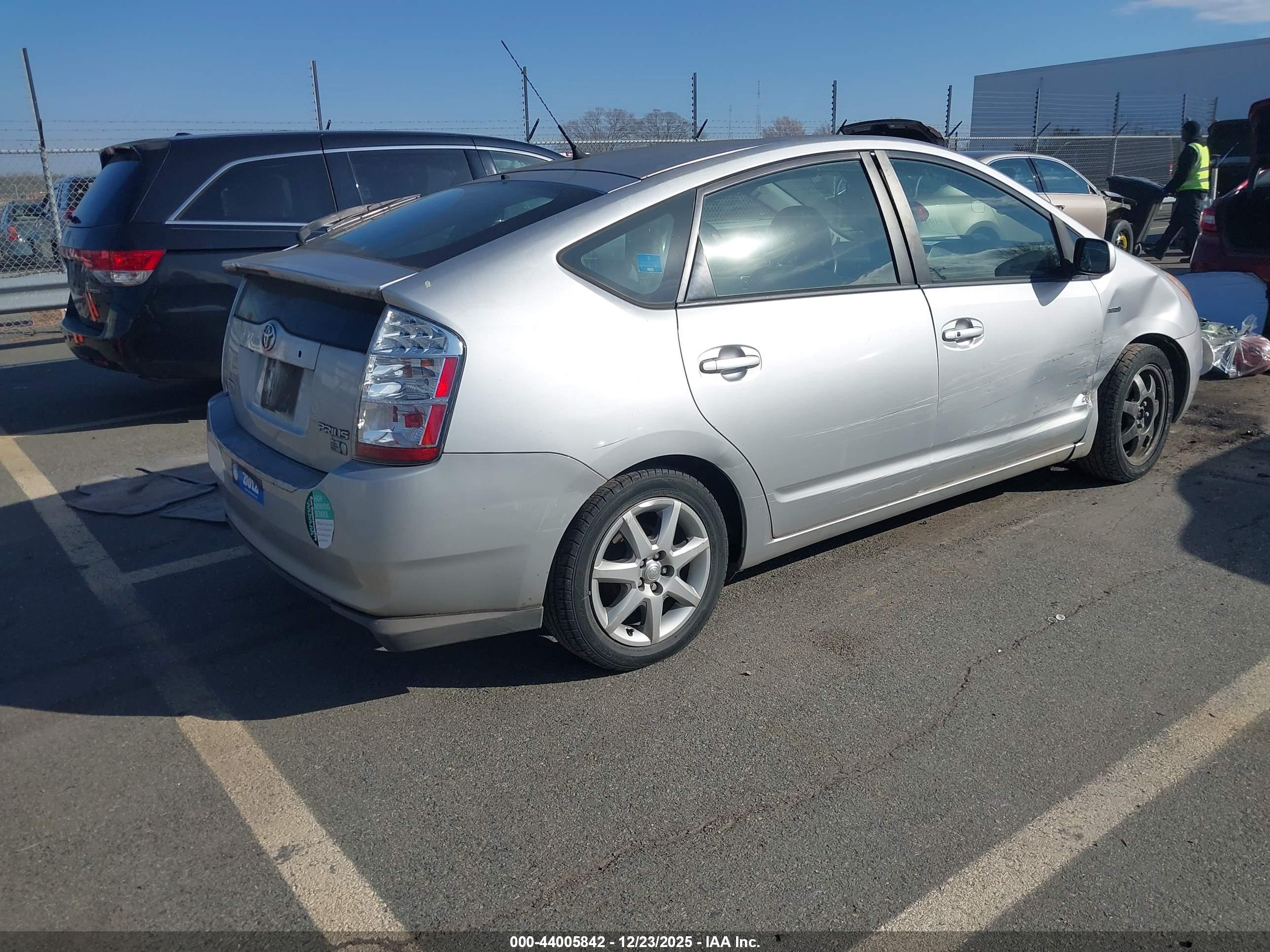 TOYOTA PRIUS image 4
