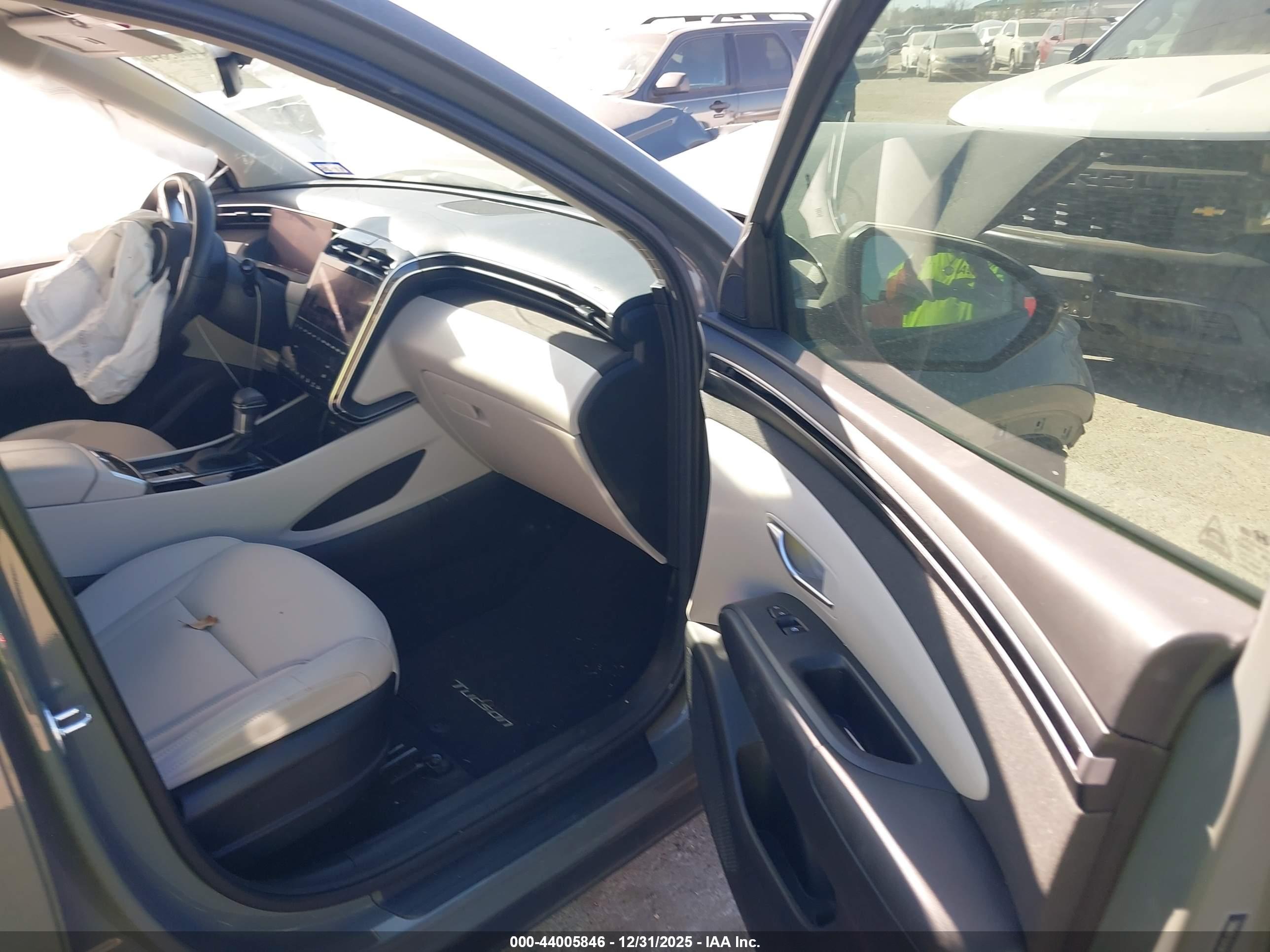 HYUNDAI TUCSON image 5