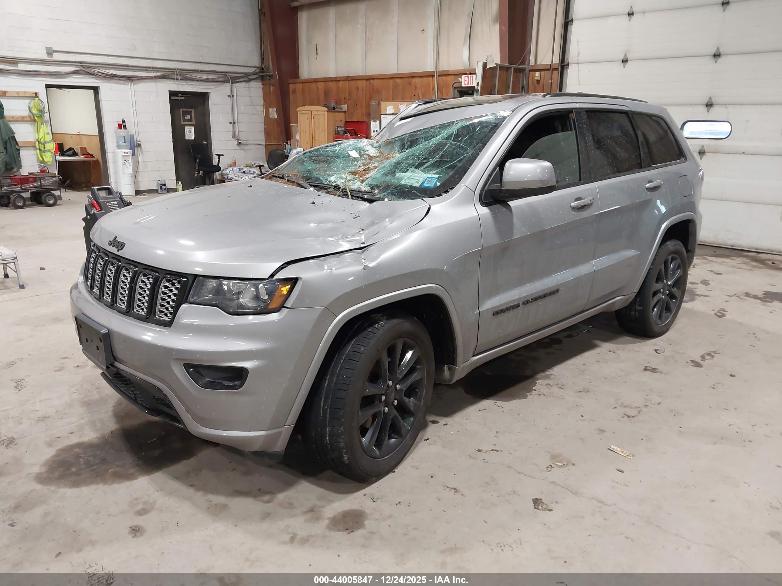 JEEP GRAND image 2