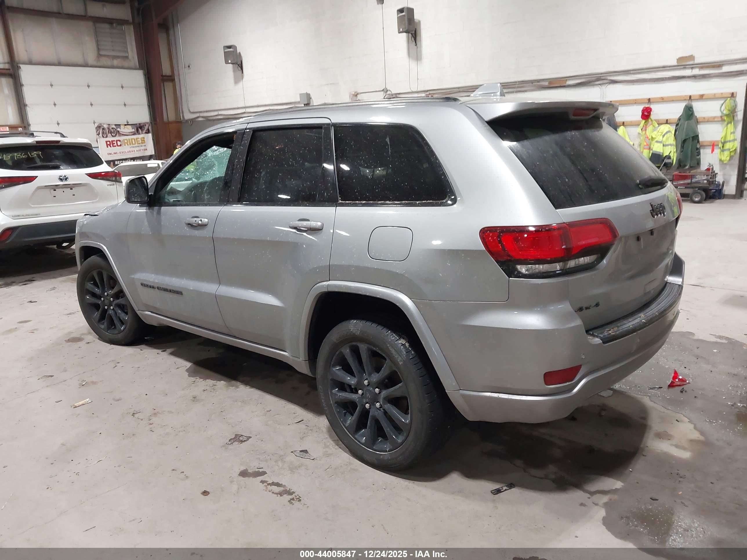 JEEP GRAND image 3