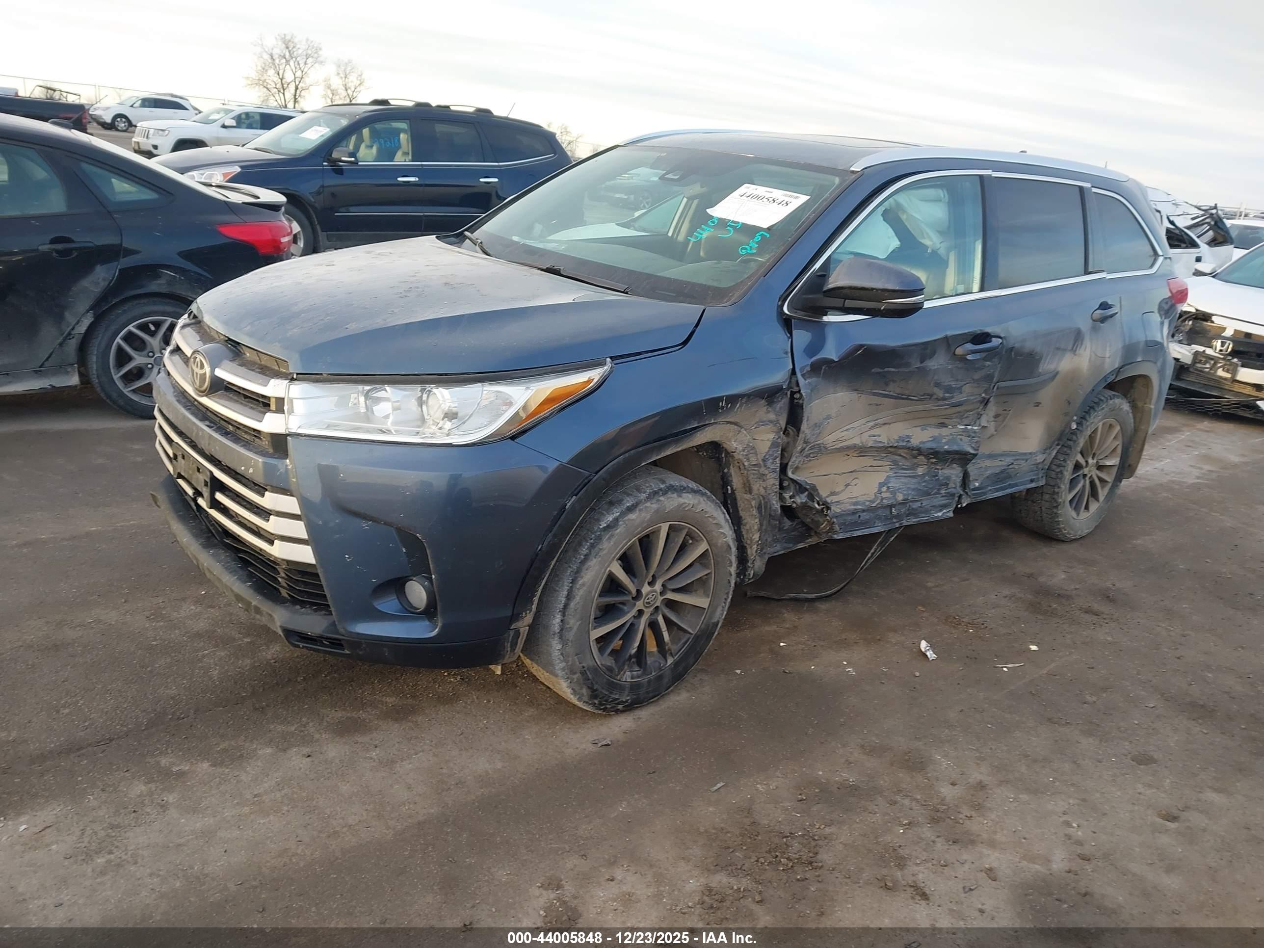 TOYOTA HIGHLANDER image 2