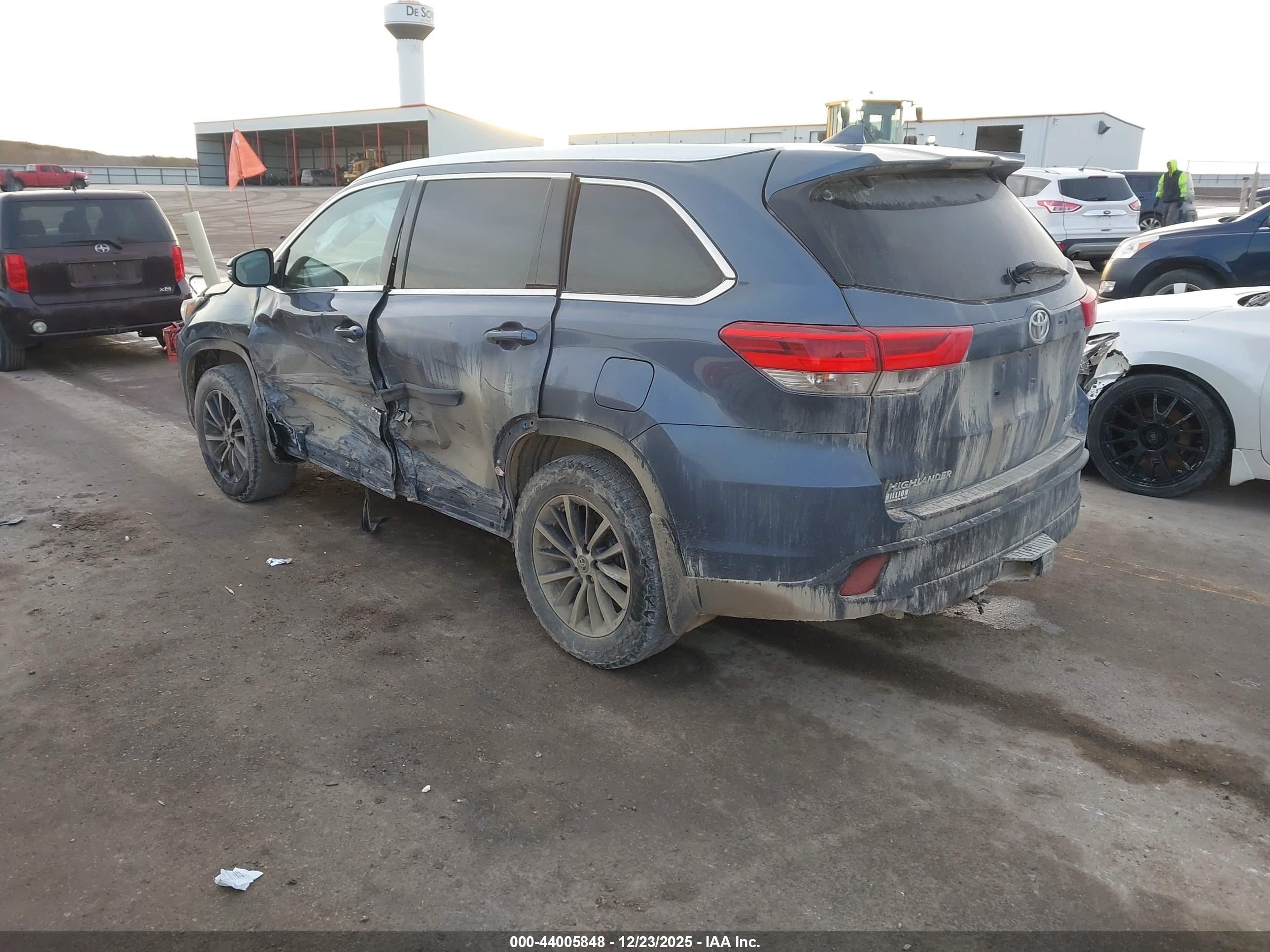 TOYOTA HIGHLANDER image 3