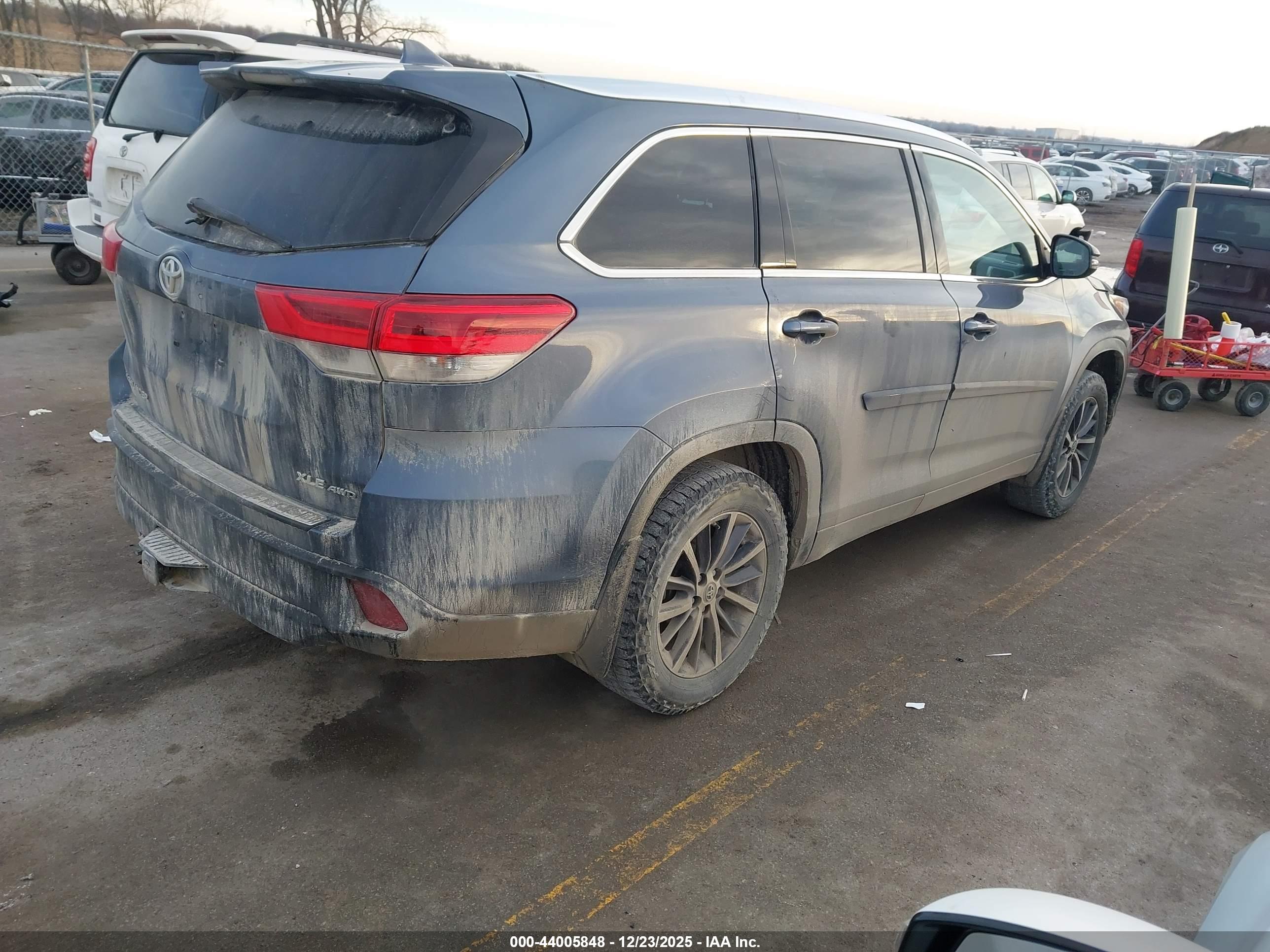 TOYOTA HIGHLANDER image 4