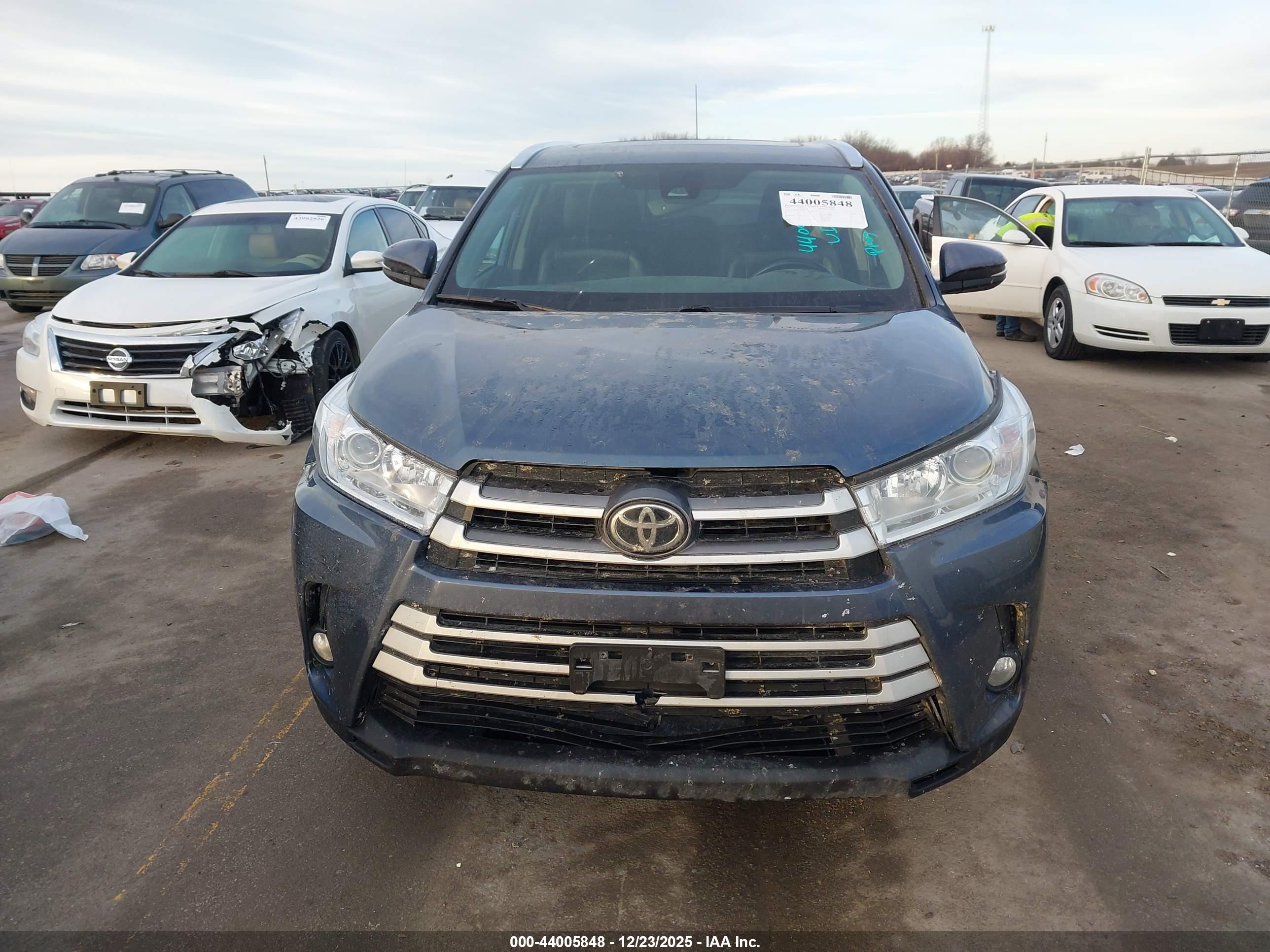TOYOTA HIGHLANDER image 6