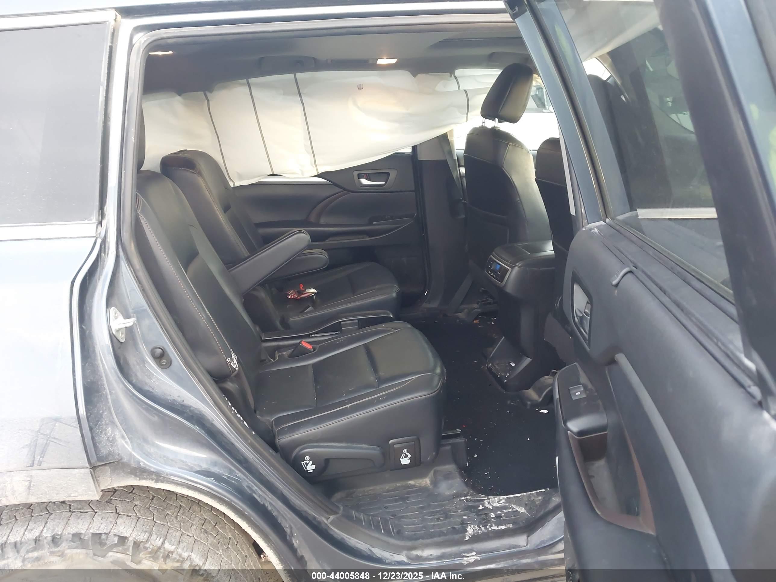 TOYOTA HIGHLANDER image 8