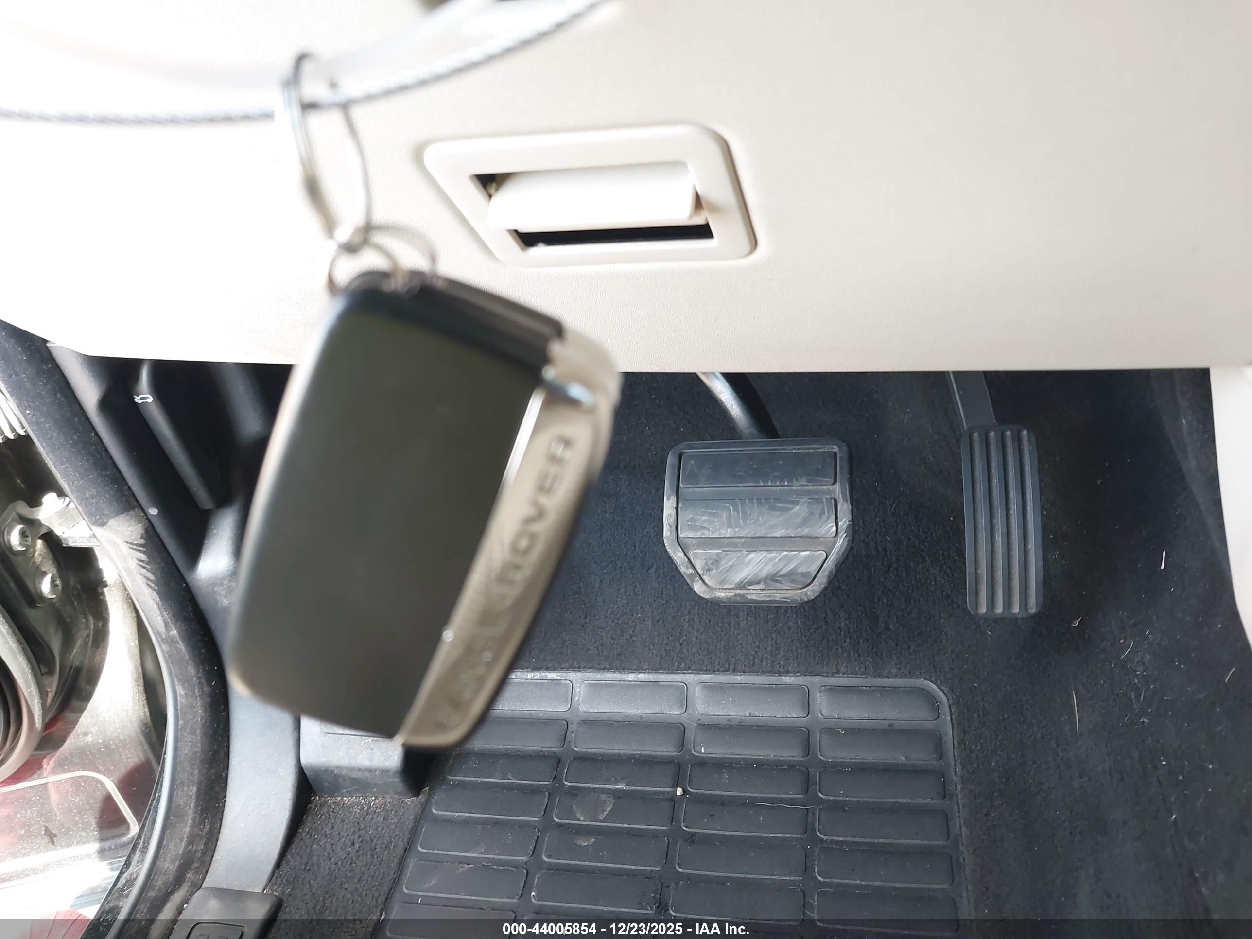 LAND ROVER image 11