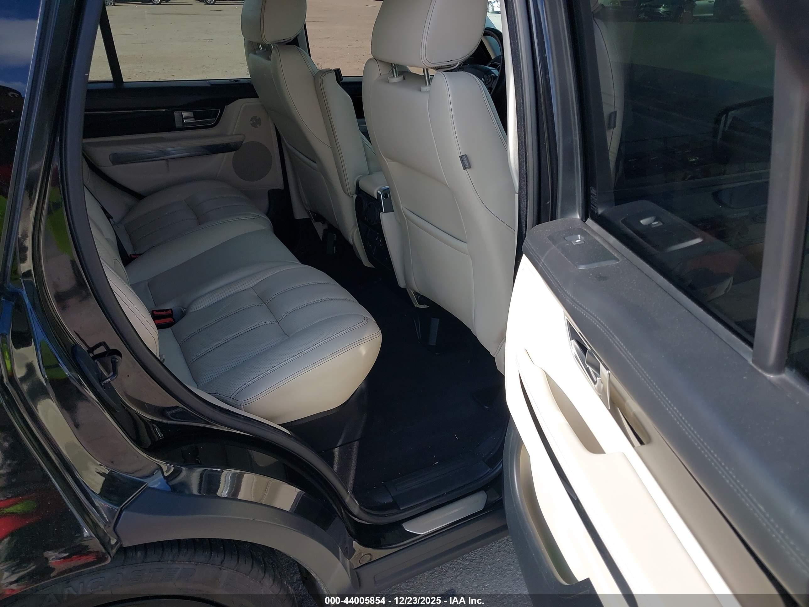 LAND ROVER image 8