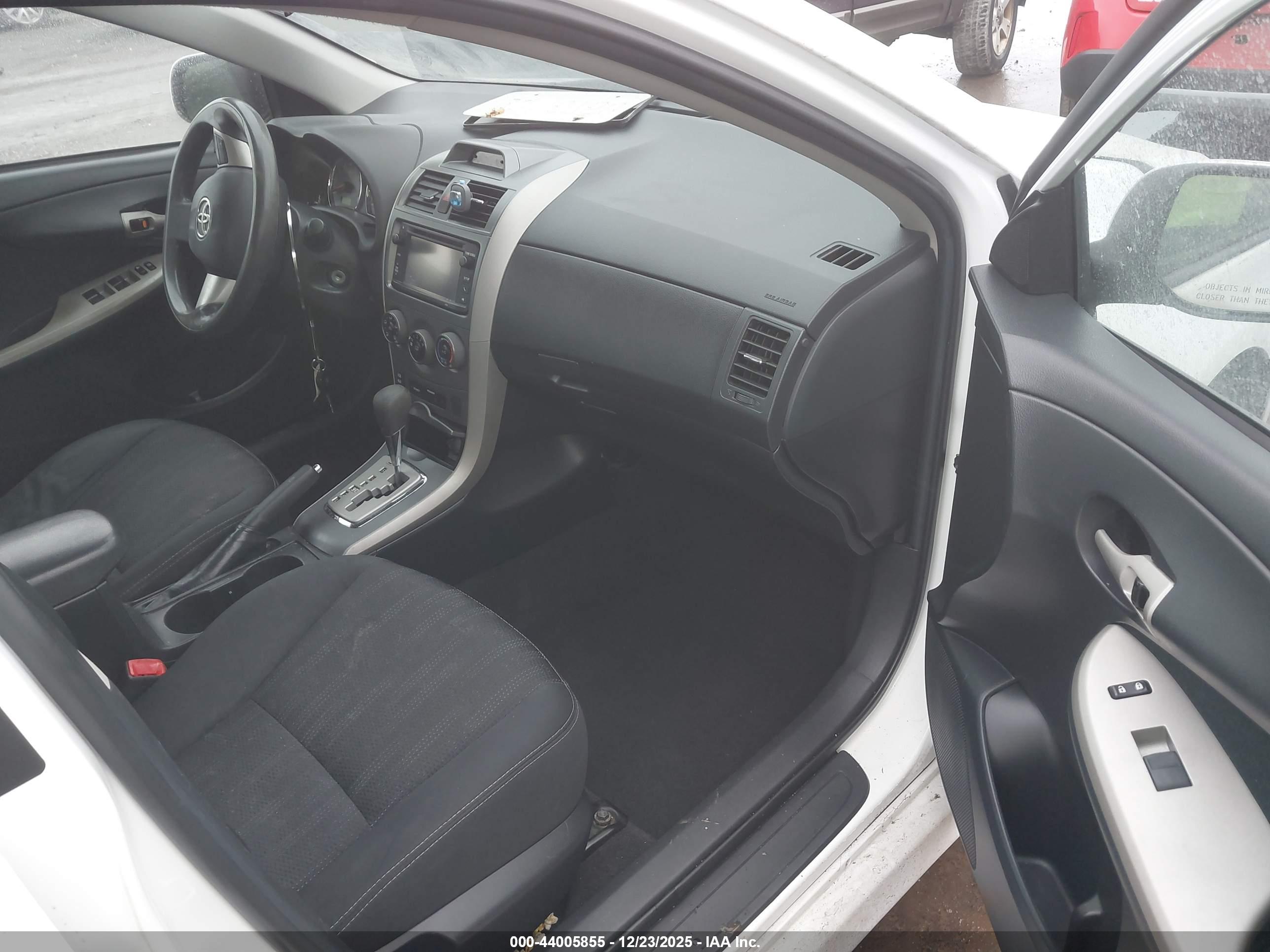 TOYOTA COROLLA image 5