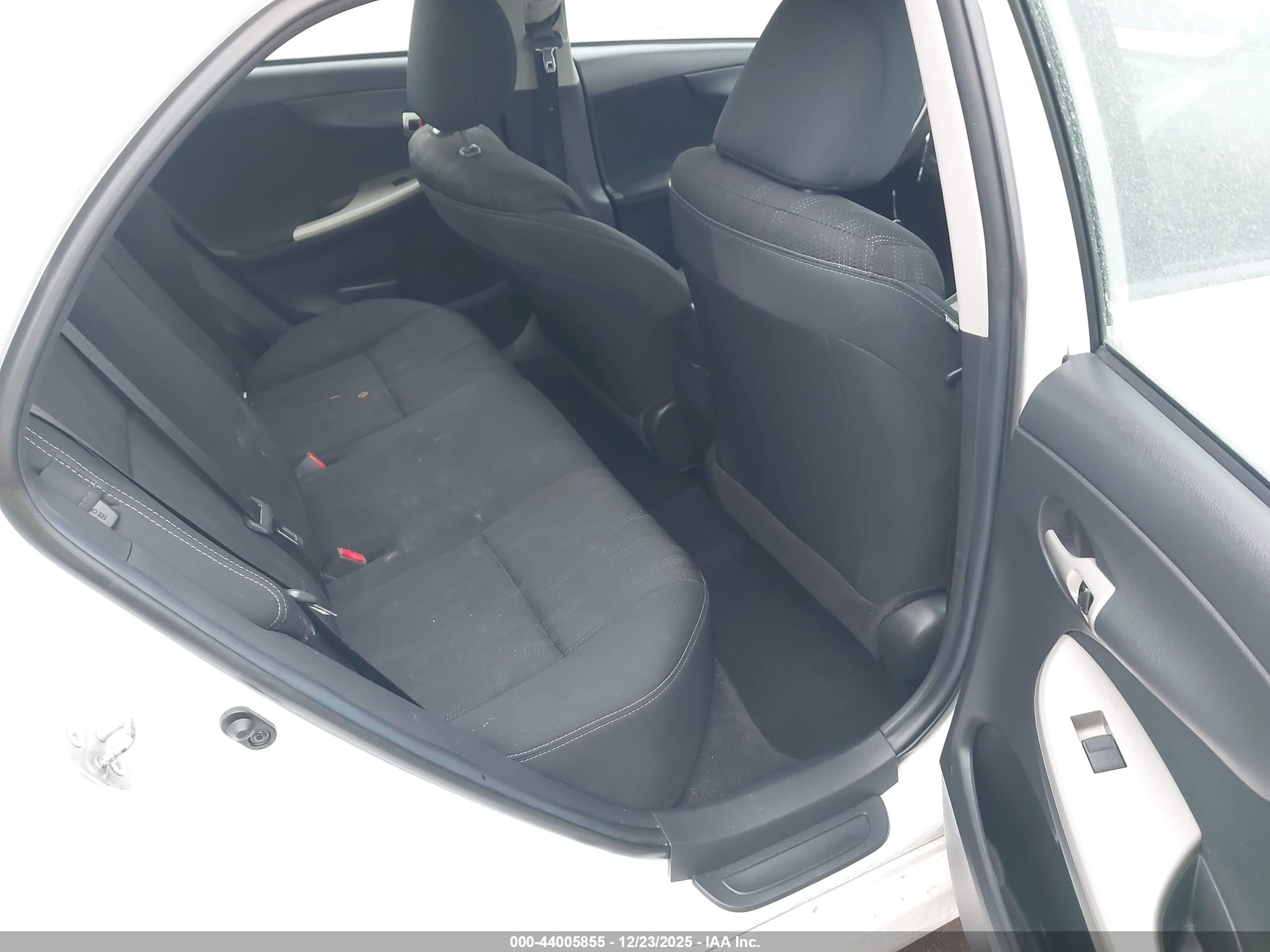TOYOTA COROLLA image 8