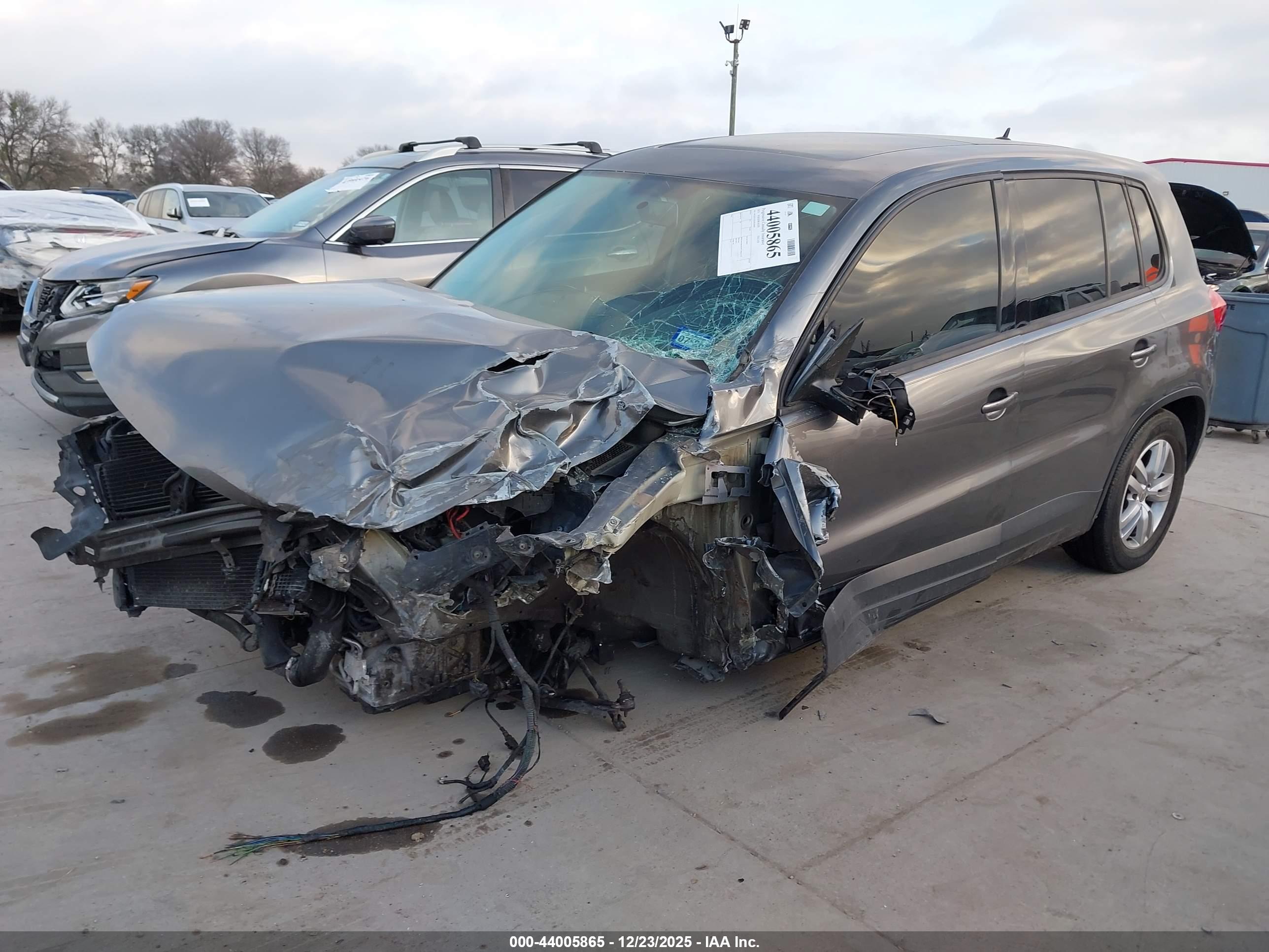VOLKSWAGEN TIGUAN image 2